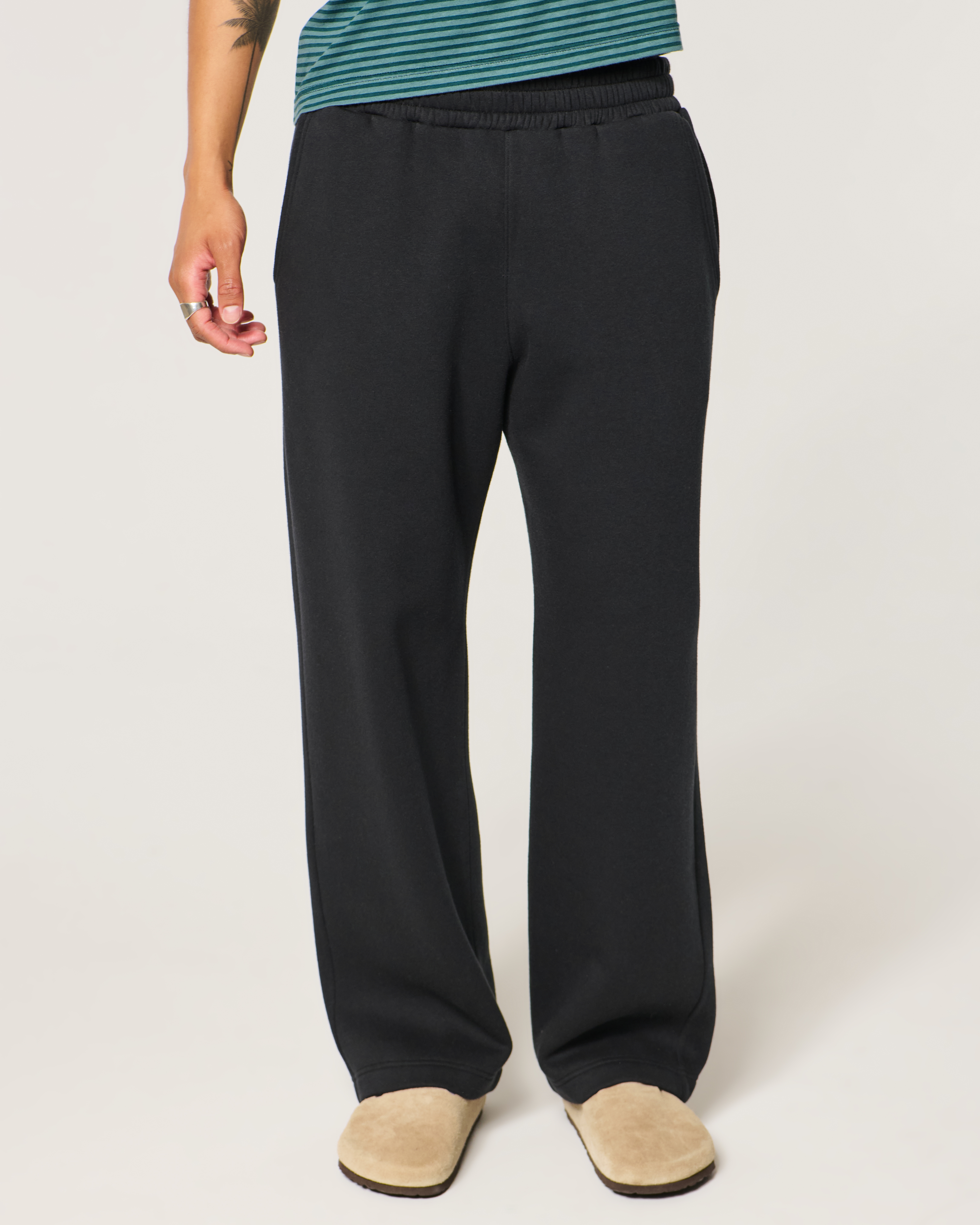 Мужские брюки Hollister Low-Rise Back Pocket Logo Graphic Baggy Sweatpants — фото 3