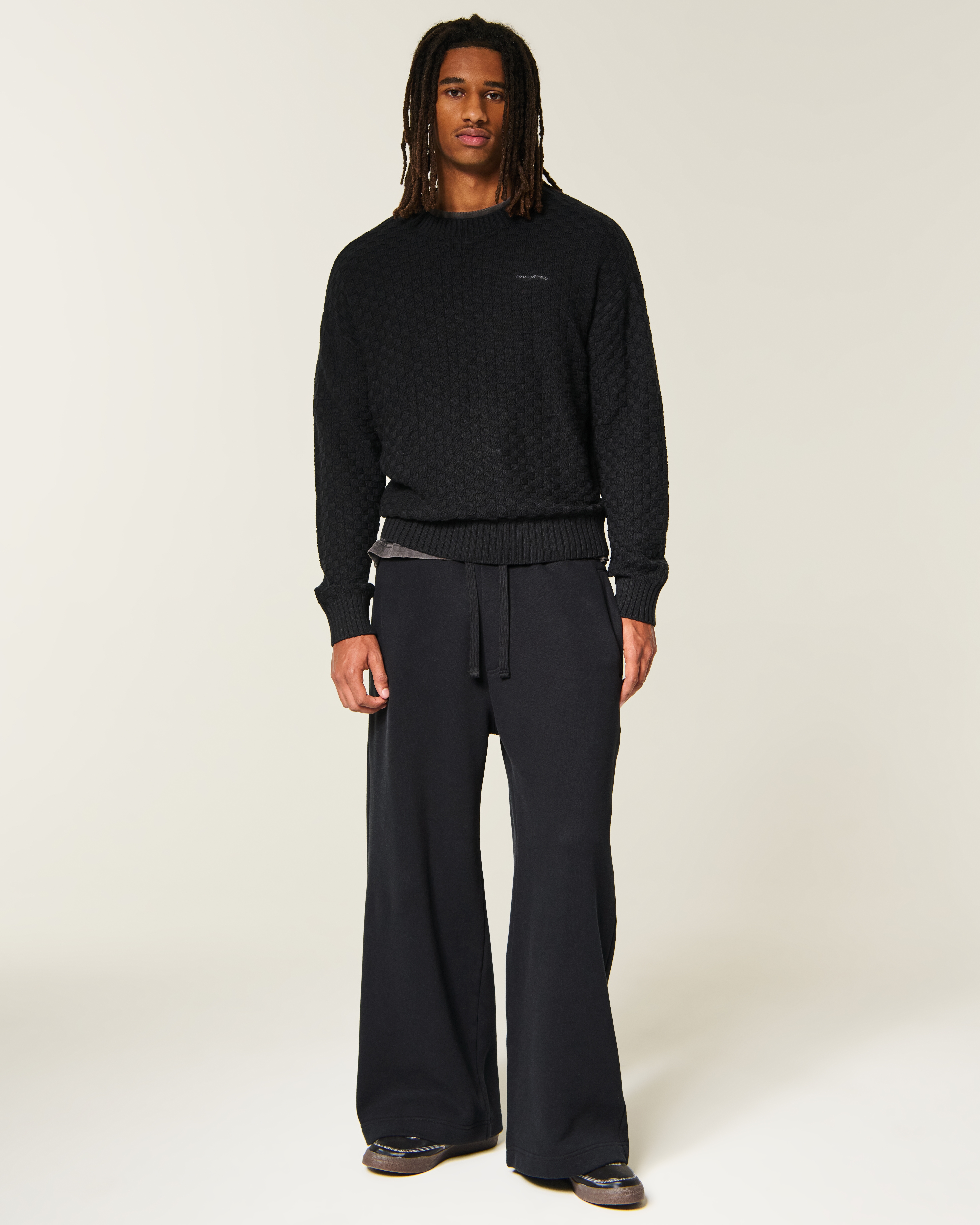 Мужские брюки Hollister Feel Good Ultra Baggy Sweatpants, цвет: Чёрный — фото 2