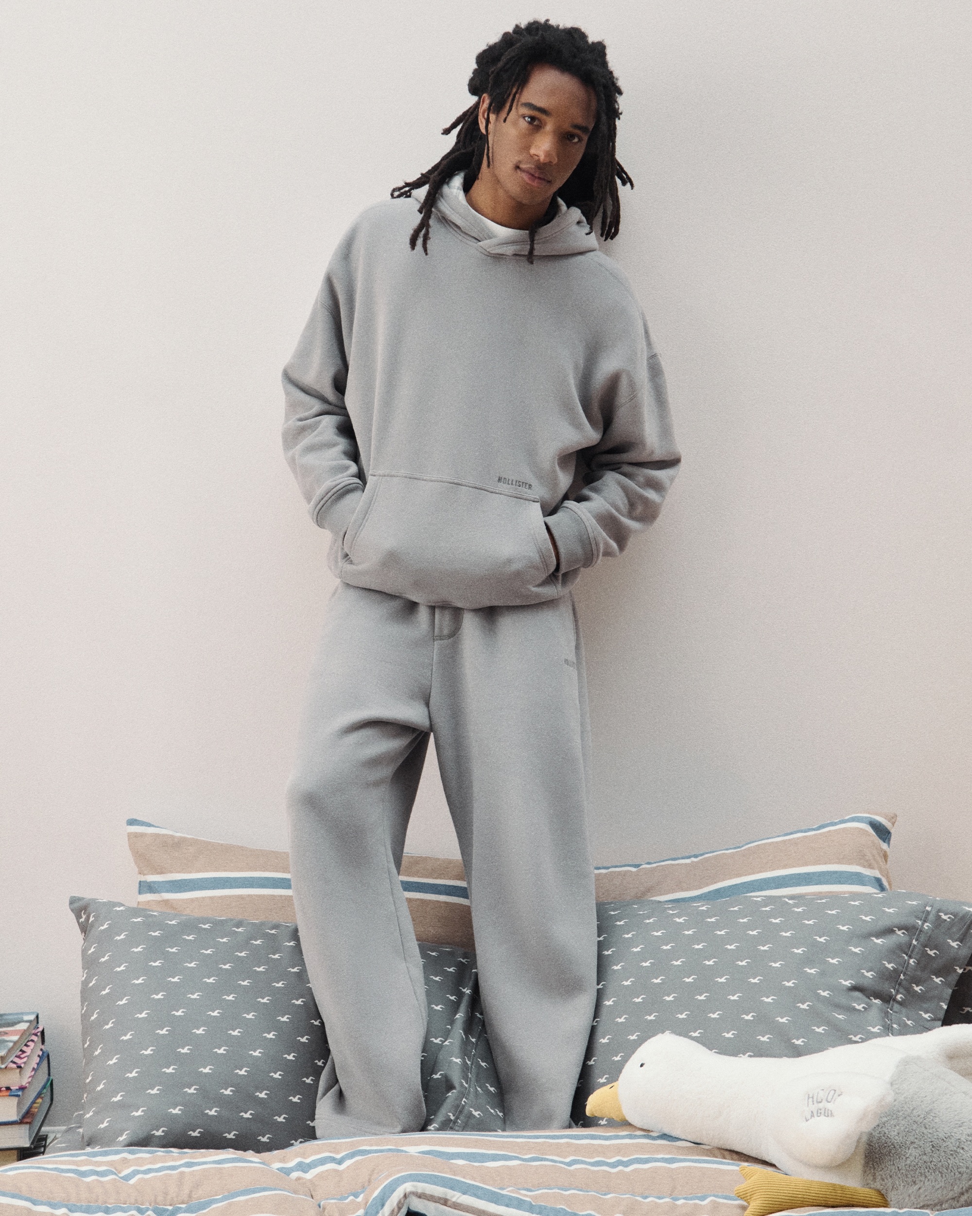 Мужские брюки Hollister Feel Good x Target Baggy Sweatpants — фото 2