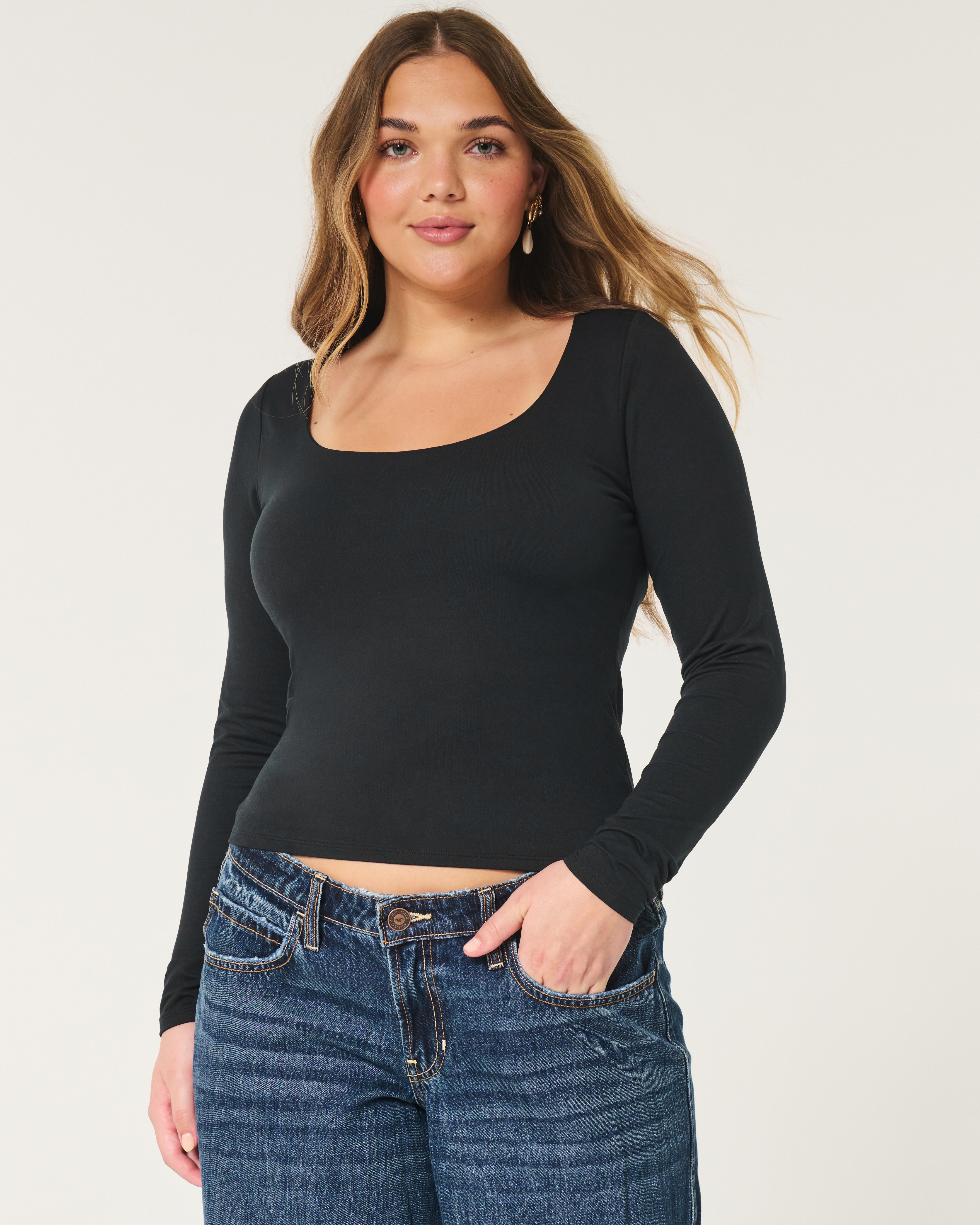 Женский топ Hollister Soft Stretch Seamless Fabric Scoop Top, цвет: Чёрный — фото 2