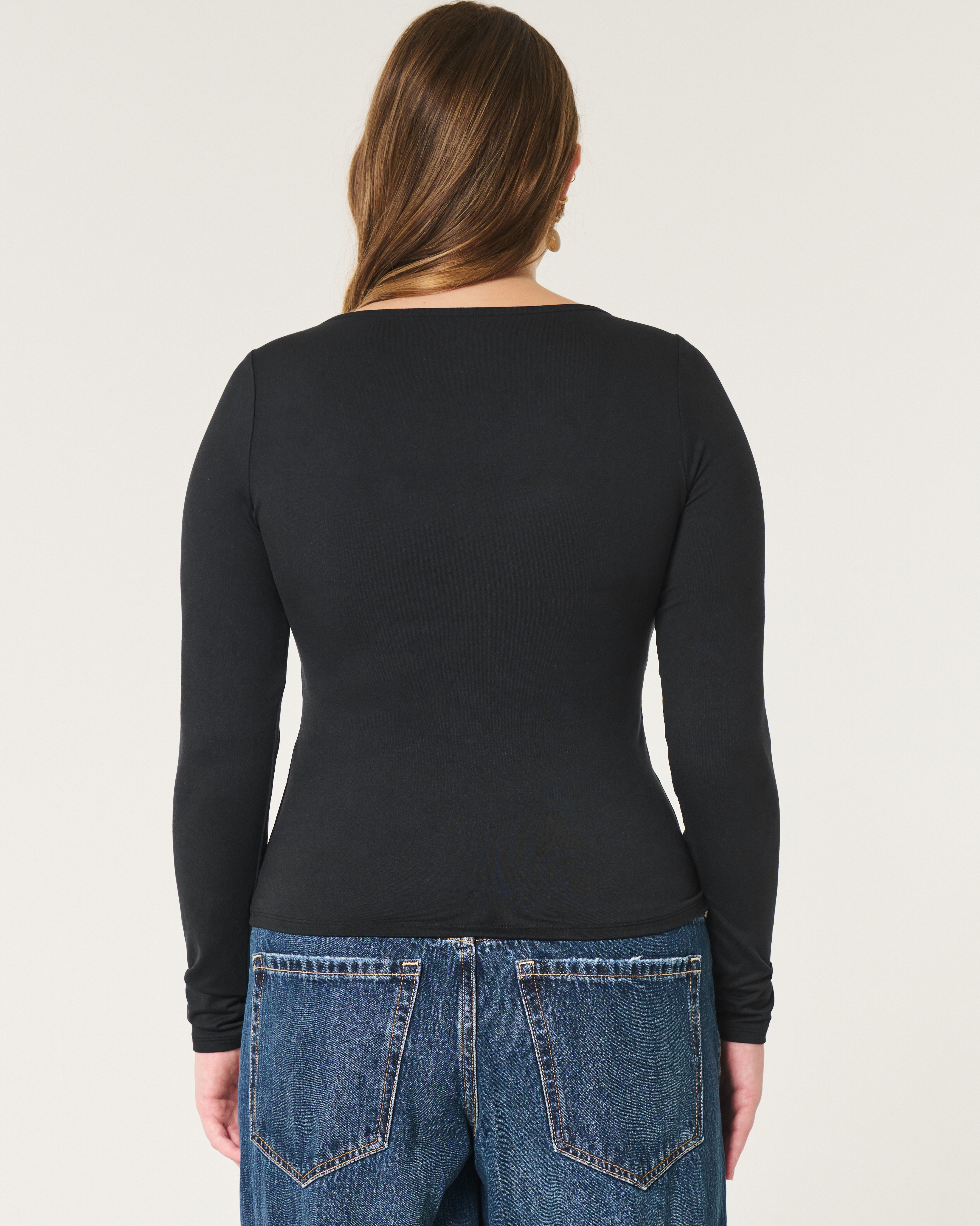 Женский топ Hollister Soft Stretch Seamless Fabric Scoop Top, цвет: Чёрный — фото 3