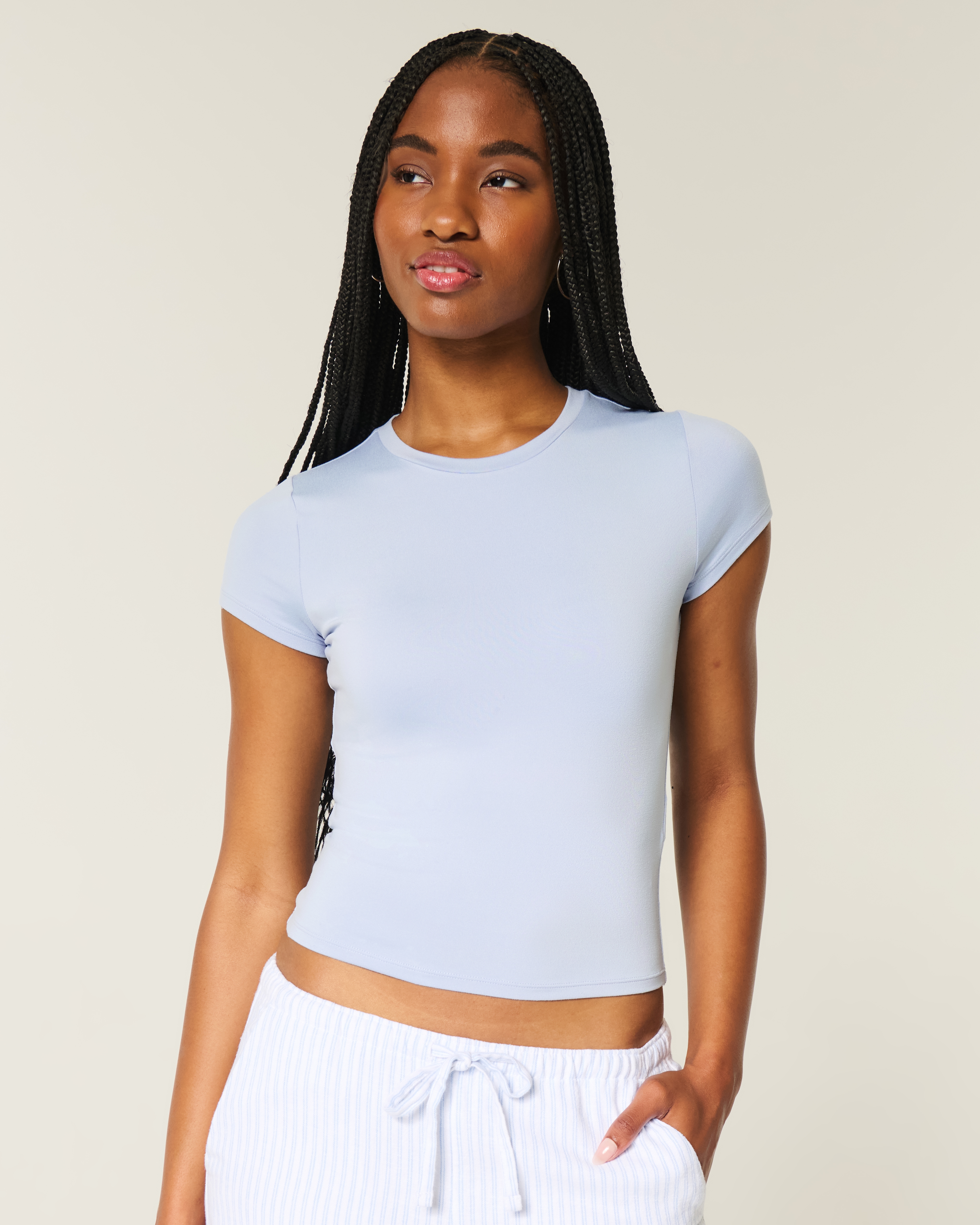 Женские футболки Hollister Soft Stretch Seamless Fabric Crew Baby Tee — фото 2