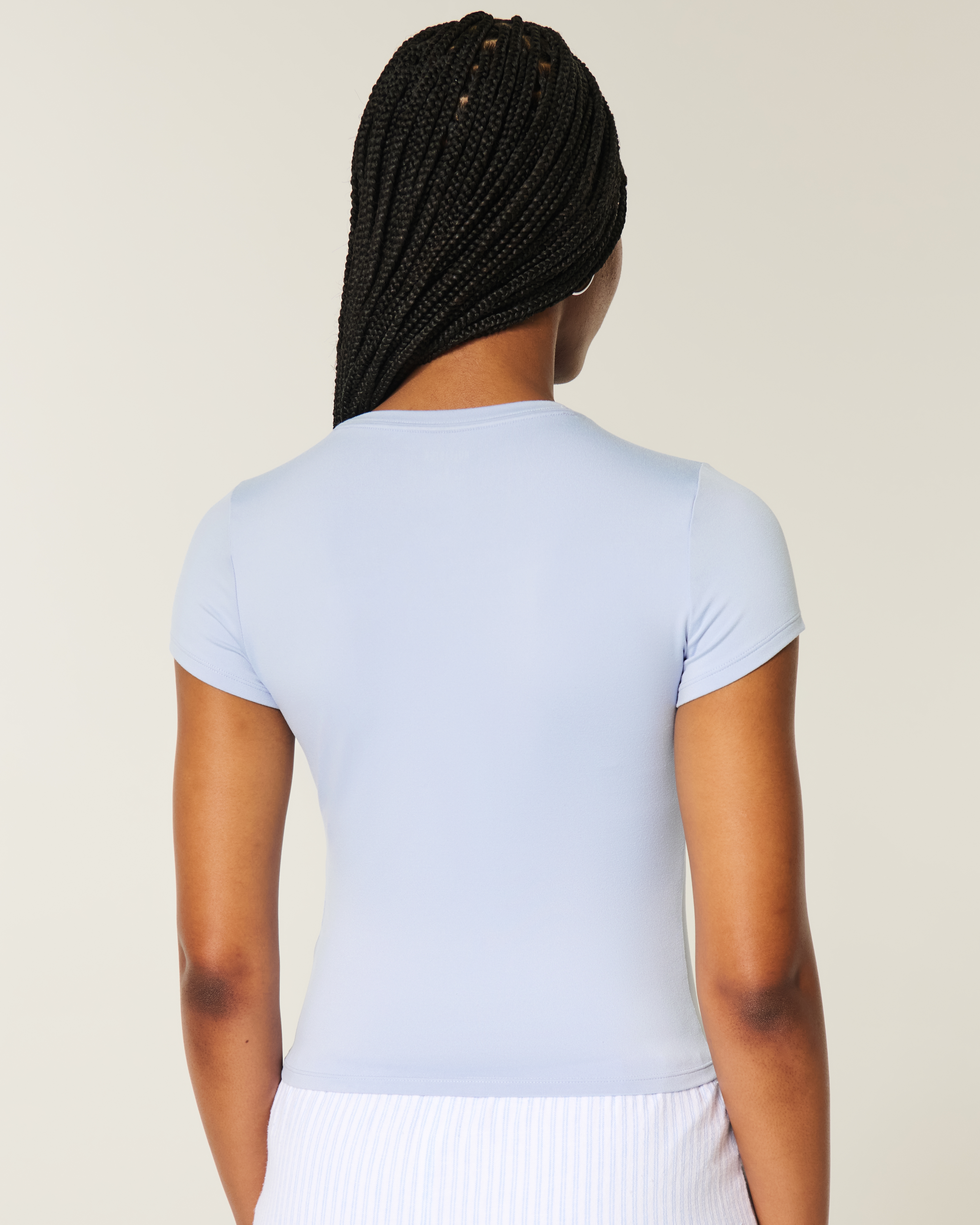 Женские футболки Hollister Soft Stretch Seamless Fabric Crew Baby Tee — фото 3