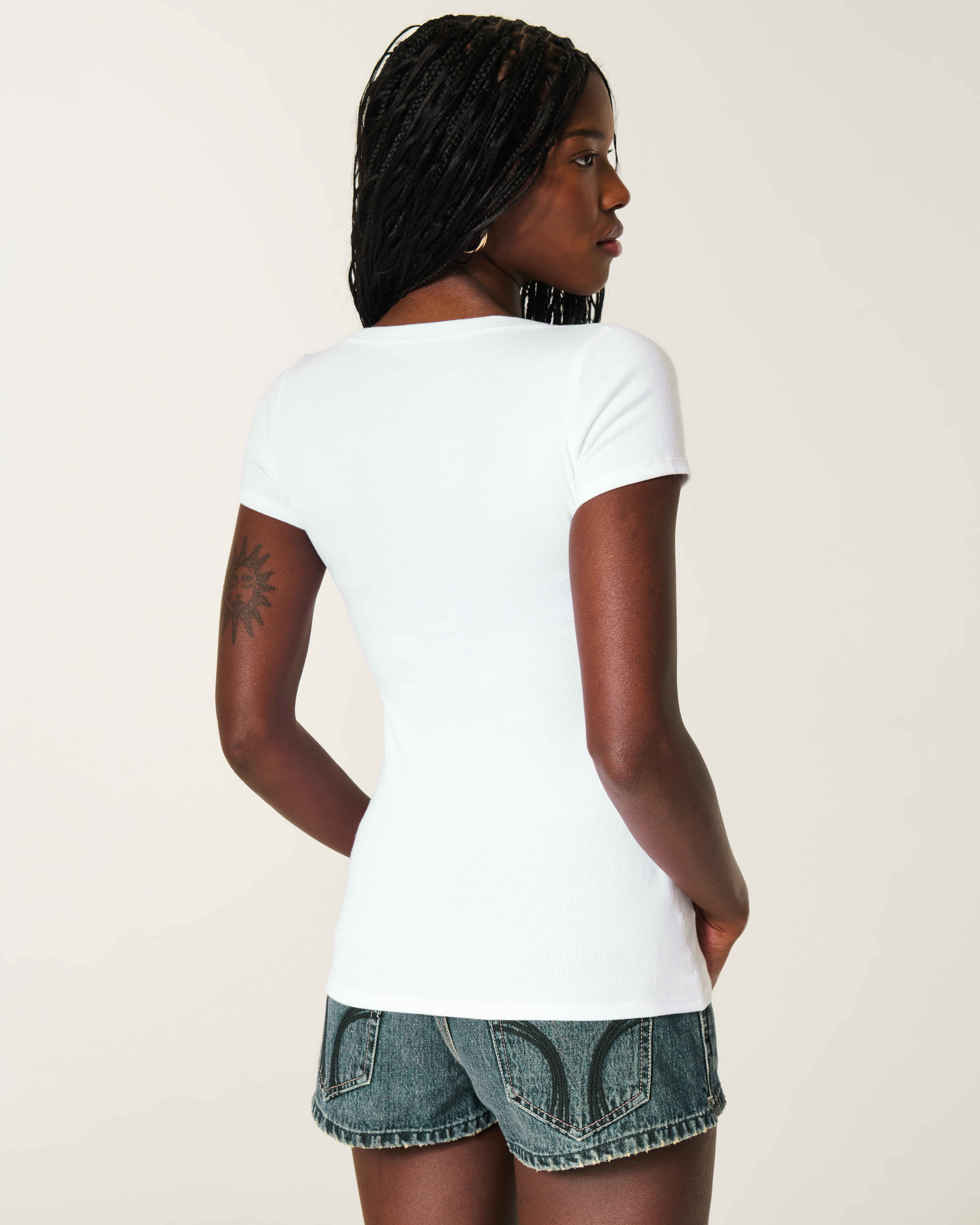 Женские брюки Hollister Short-Sleeve Pocket Henley — фото 3