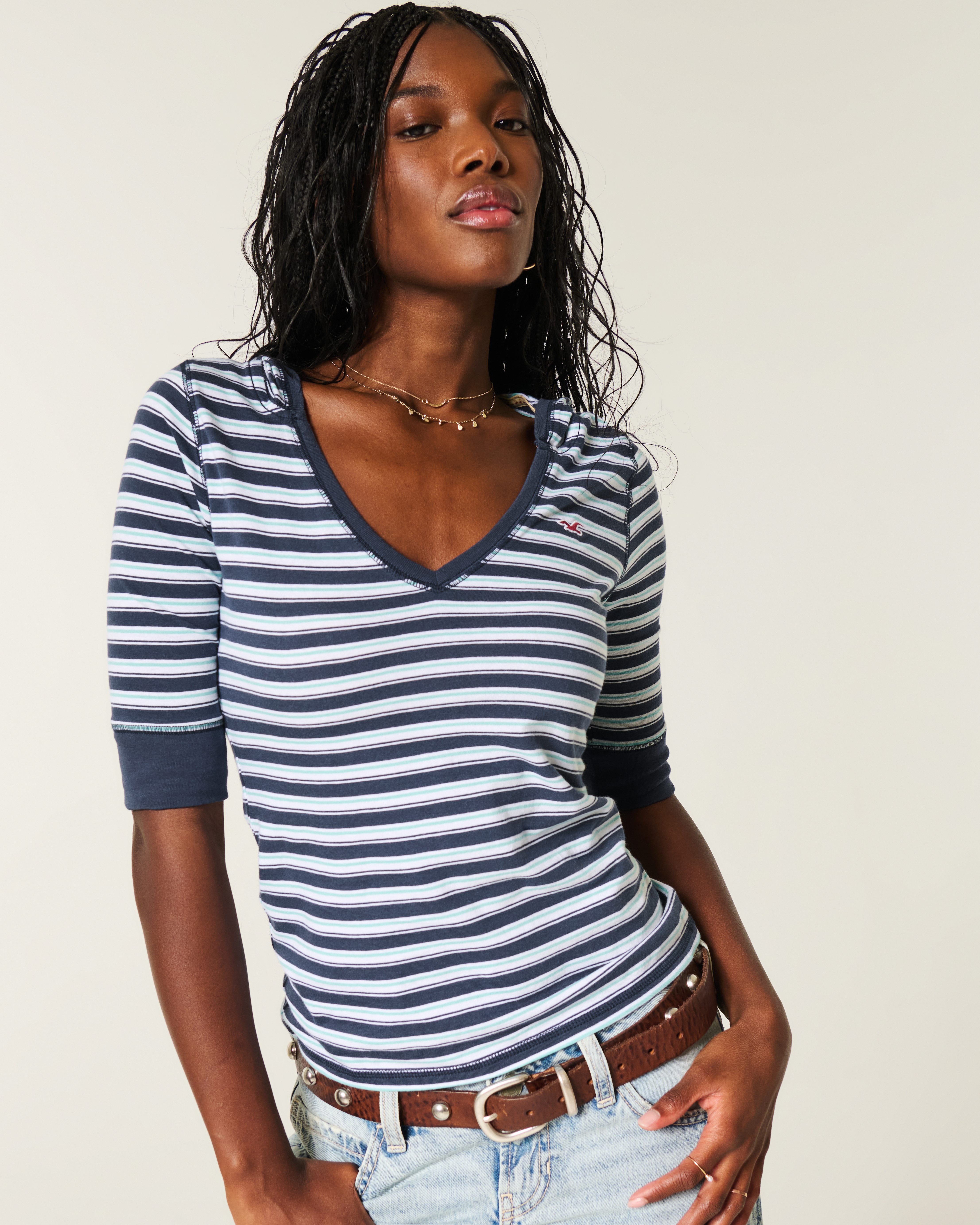 Женские футболки Hollister Half-Sleeve Hooded V-Neck T-Shirt — фото 2