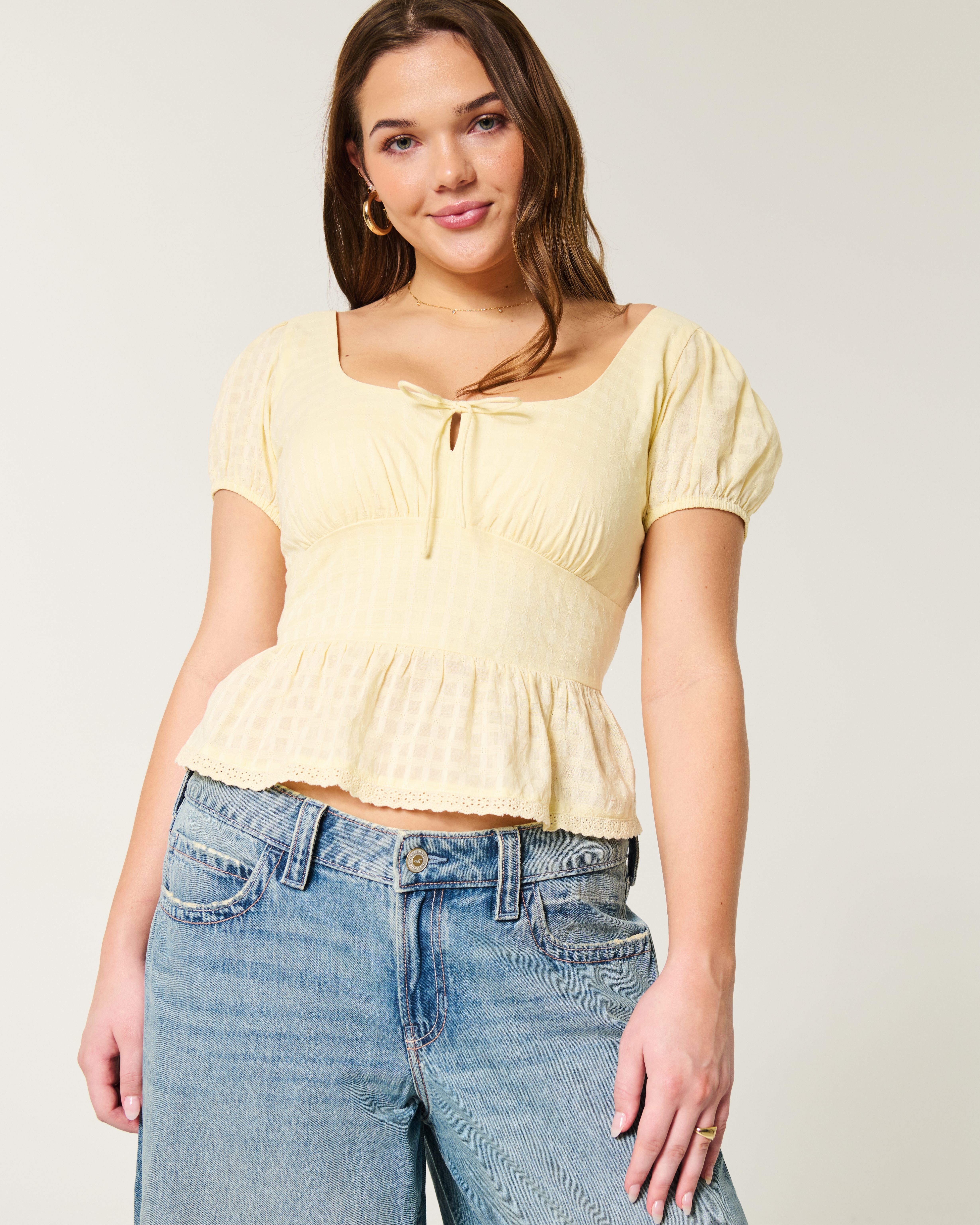 Женский топ Hollister Voile Peplum Top, цвет: Сливочный жёлтый — фото 2