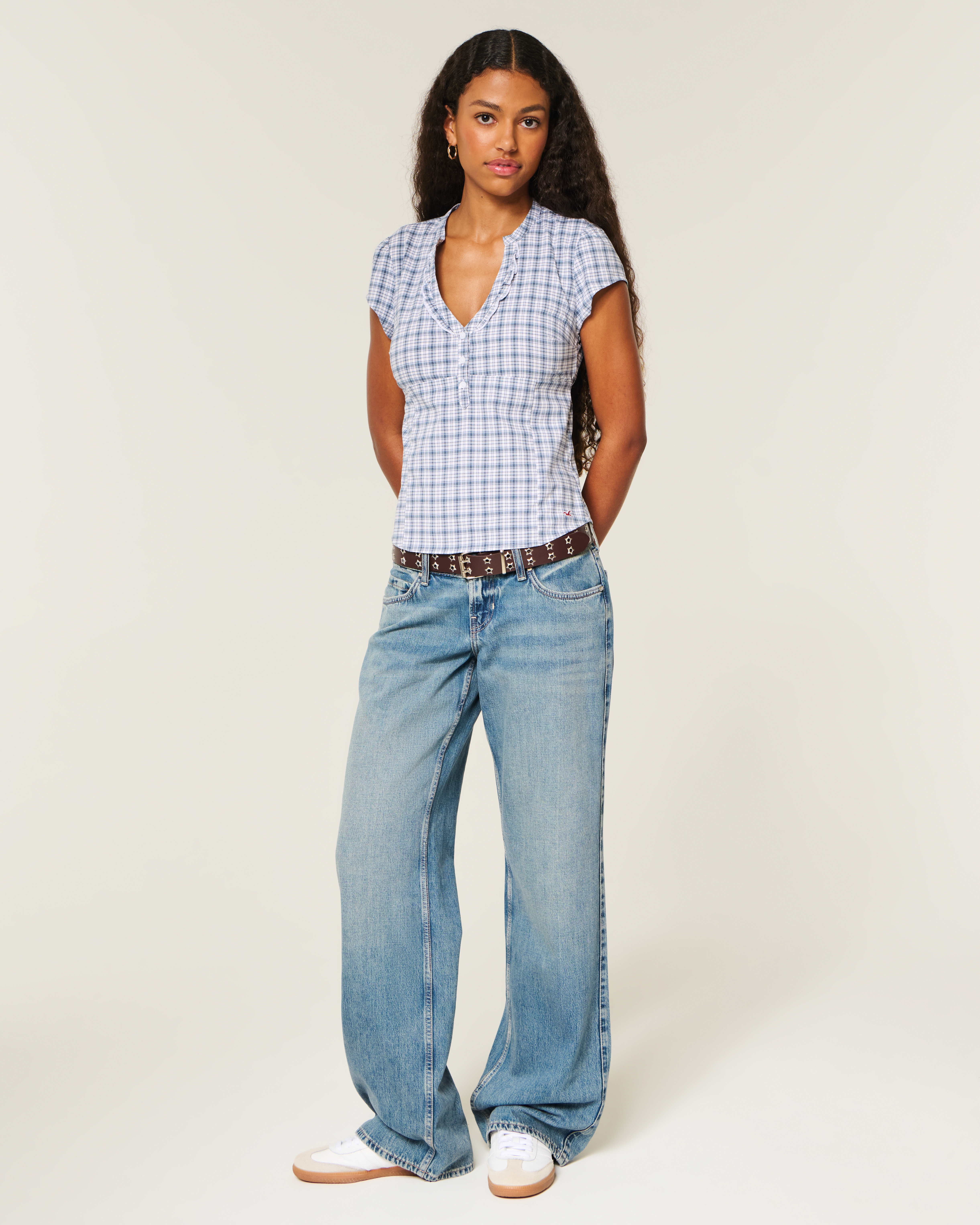Женские рубашки Hollister Short-Sleeve Ruffle Henley Shirt — фото 3