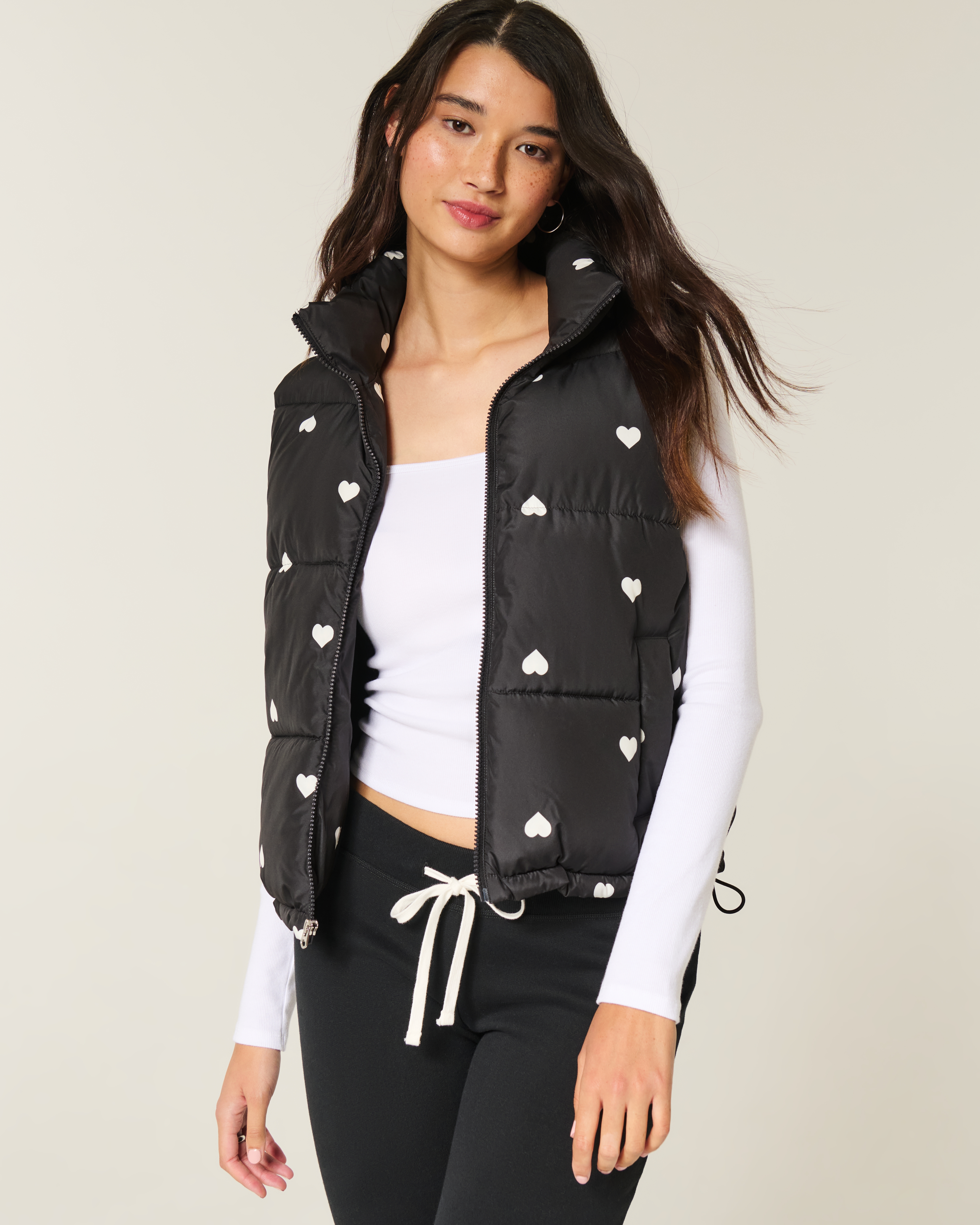 Женские жилеты Hollister Heart Pattern Puffer Vest — фото 2