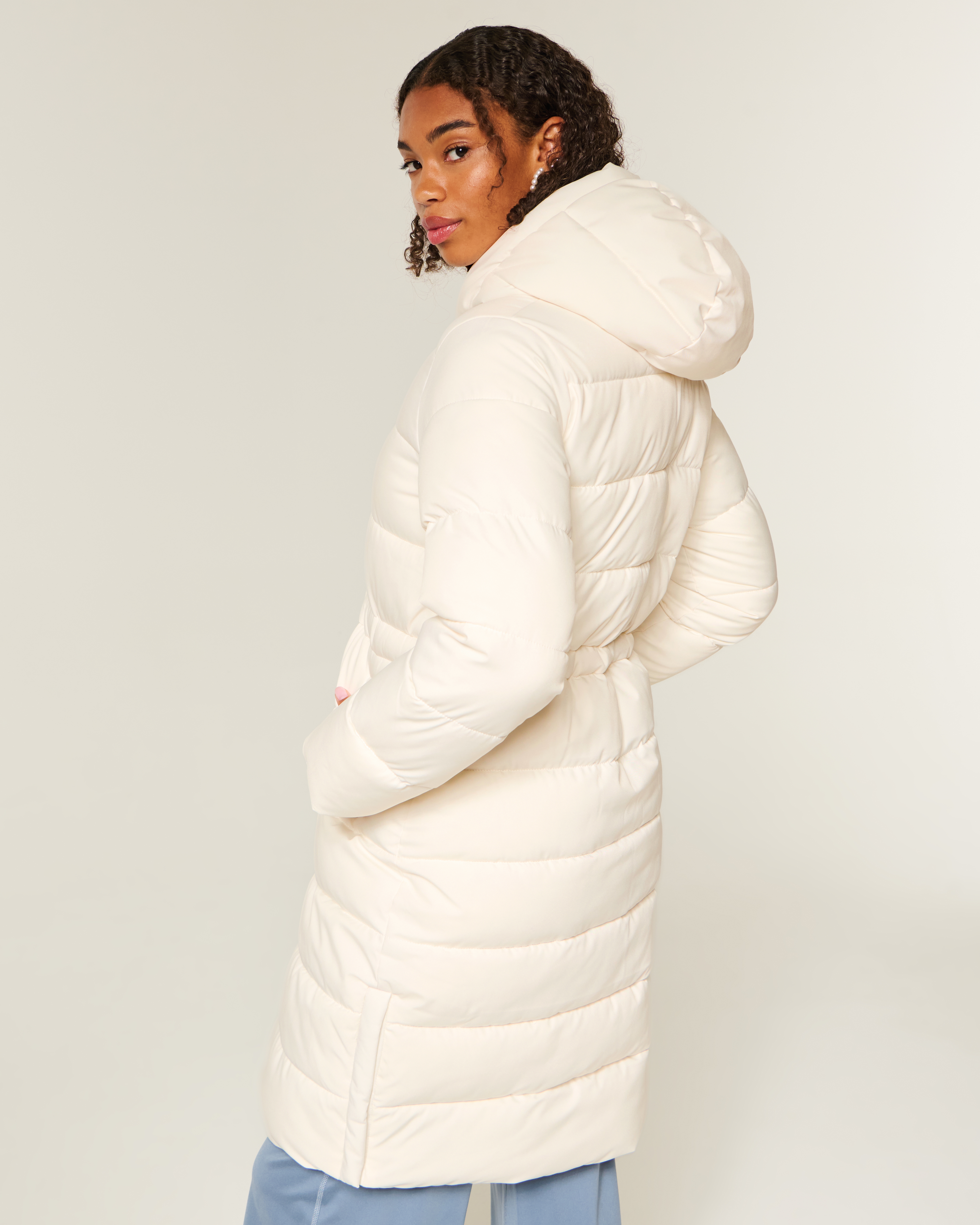 Женская куртка Hollister Longline Puffer, цвет: Облачный белый — фото 3