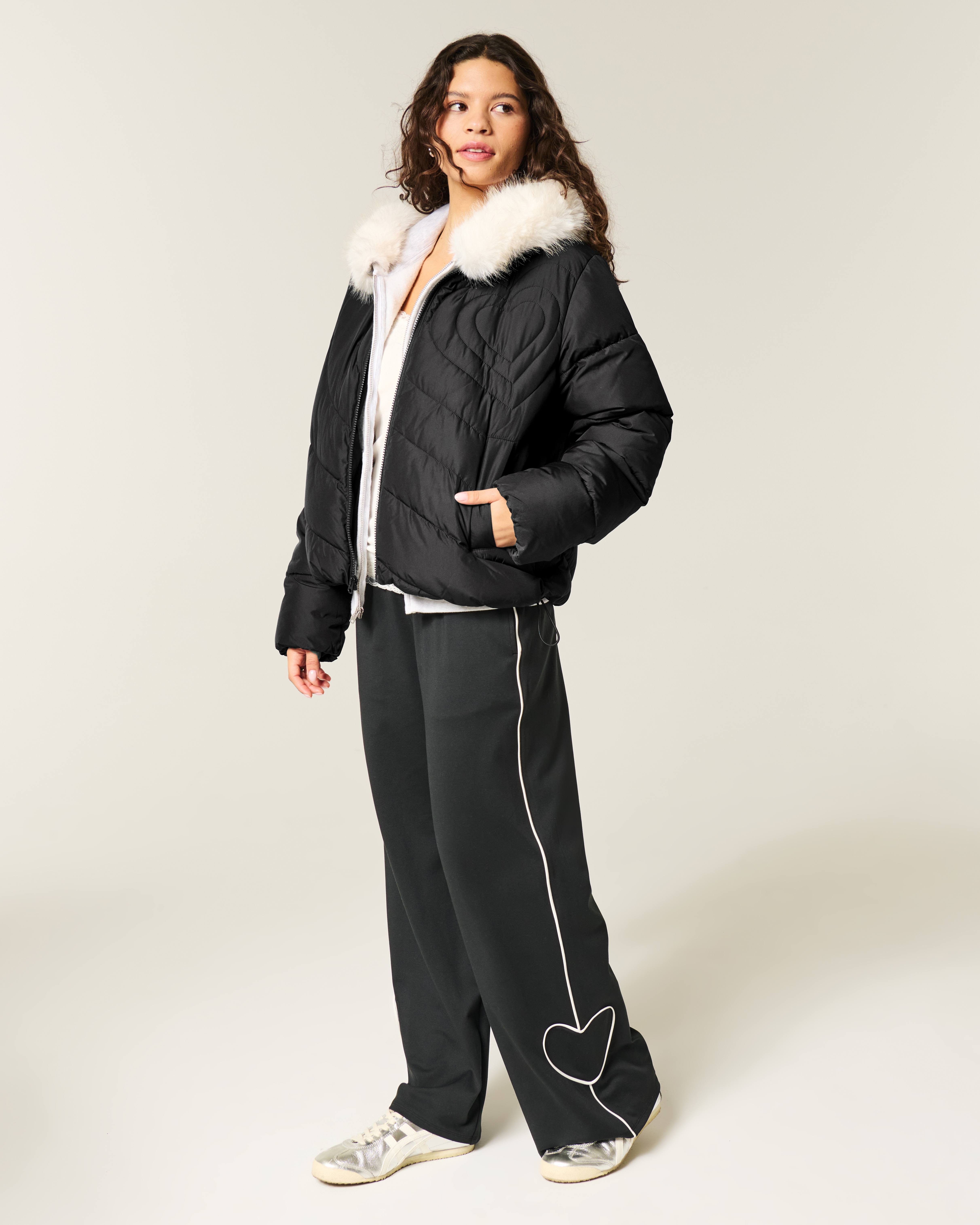 Женские куртки Hollister Quilted Heart Zip-Up Puffer Jacket — фото 3