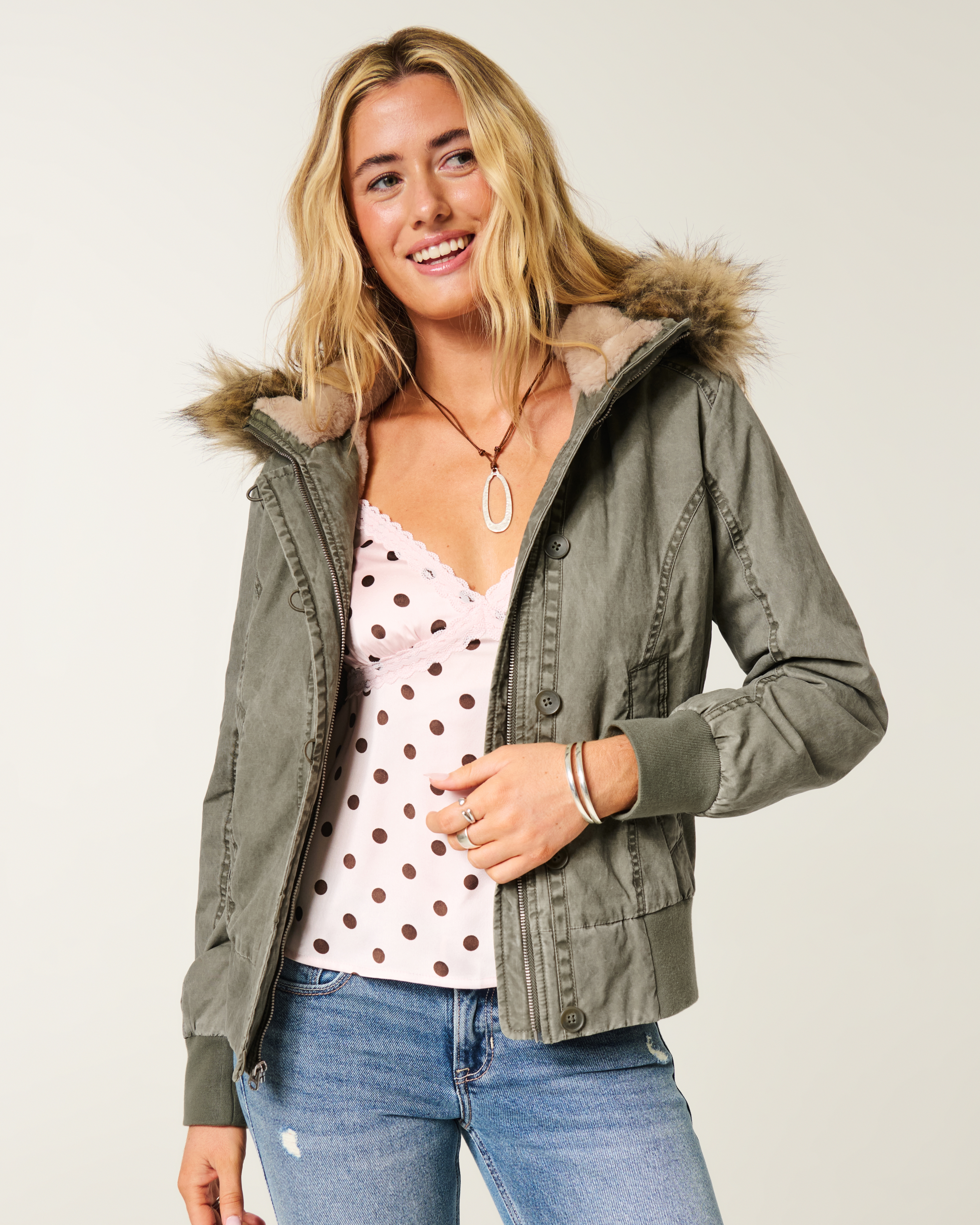 Женские куртки Hollister Faux Fur-Lined Bomber Jacket — фото 3