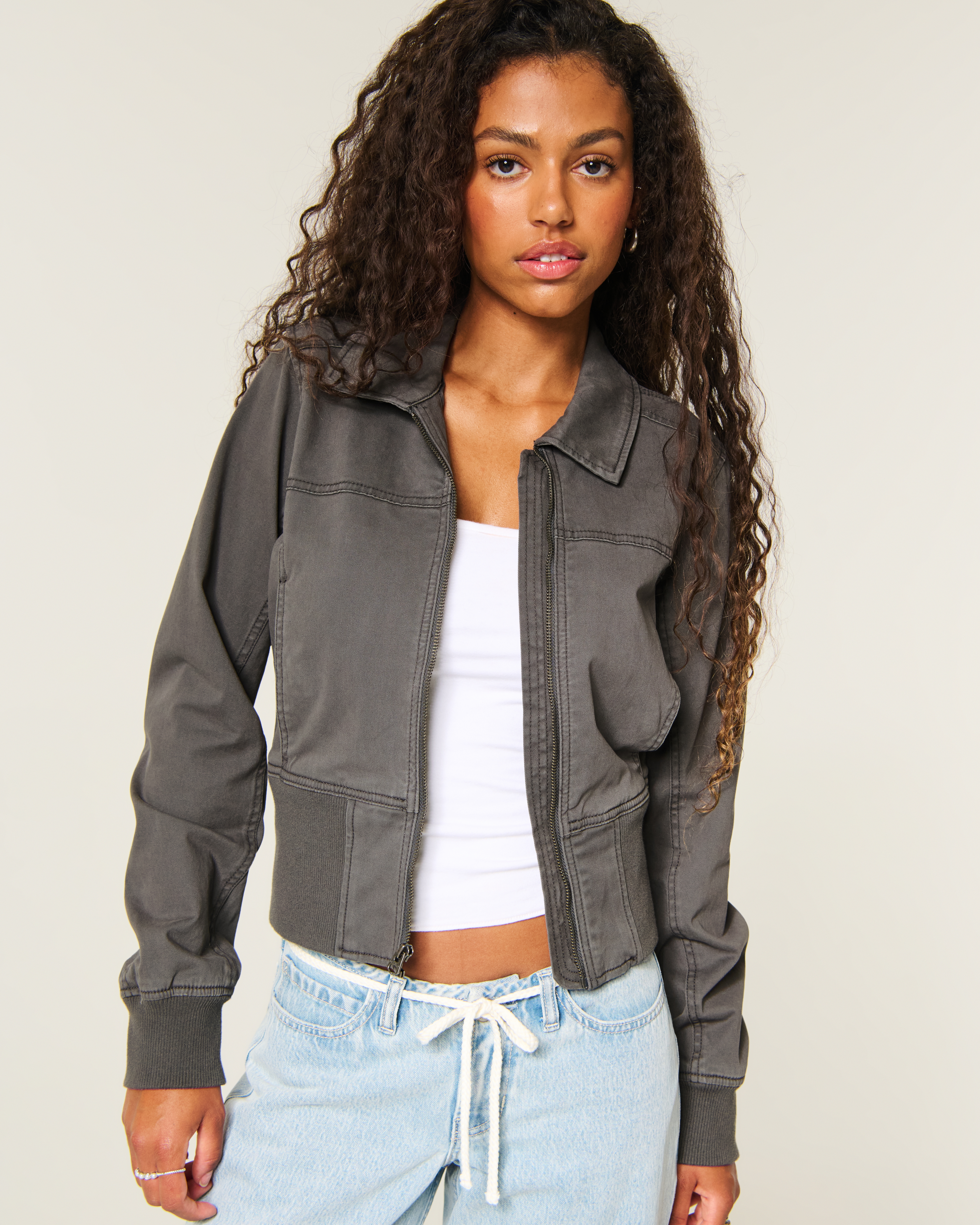 Женские куртки Hollister Twill Zip-Up Bomber Jacket — фото 2