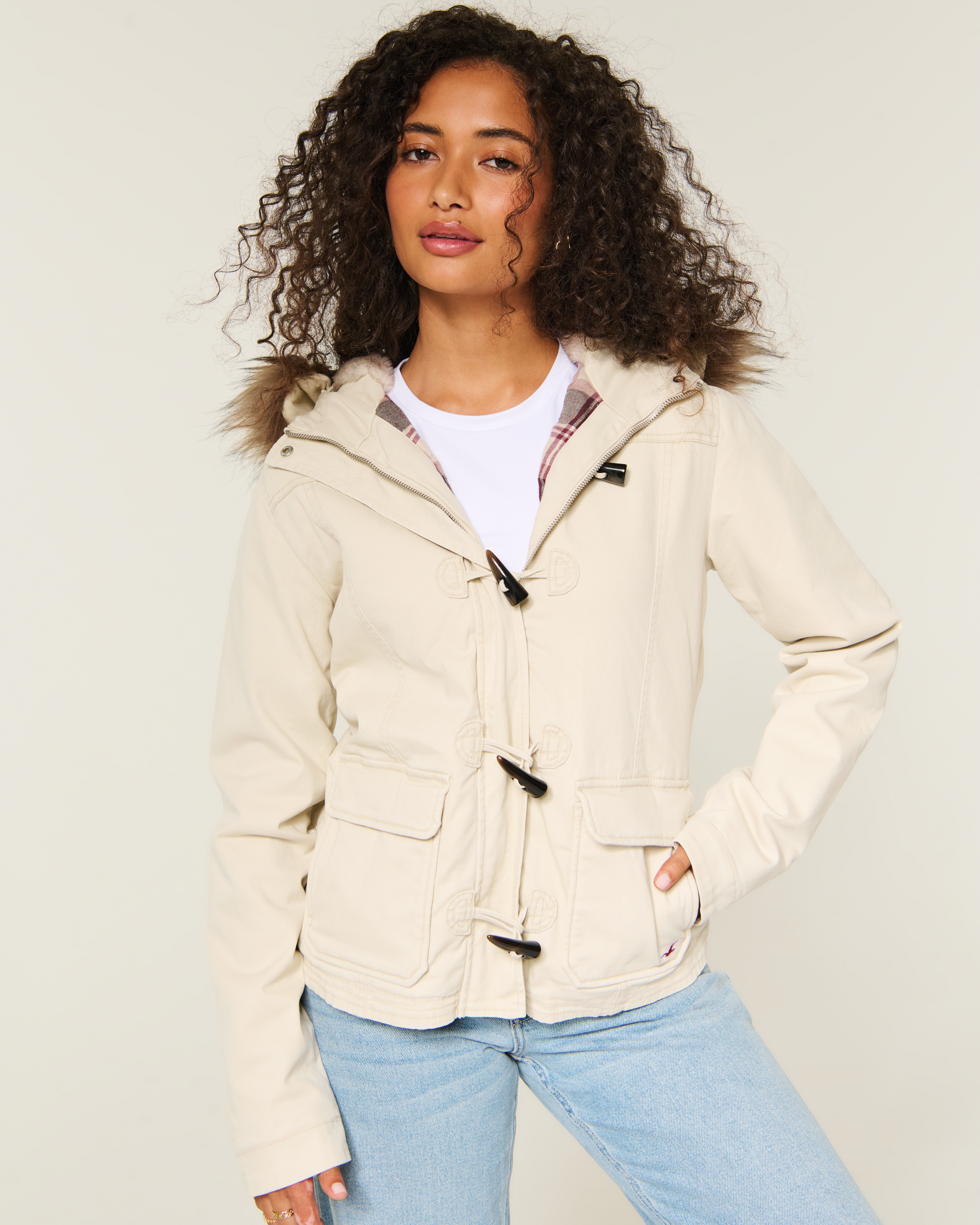 Женская куртка Hollister Faux Fur-Lined Toggle, цвет: Кремовый — фото 2