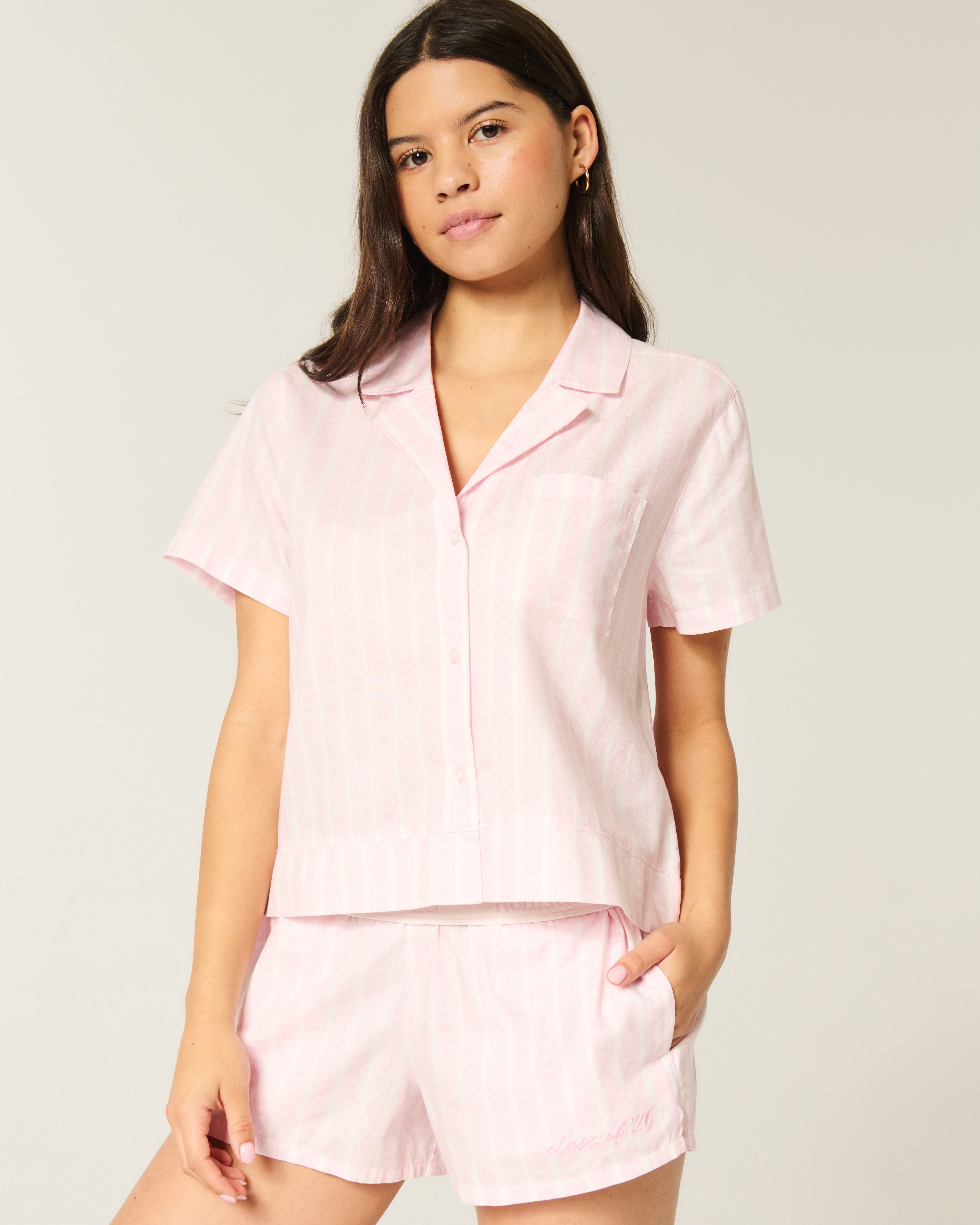 Женские рубашки Hollister Class of '26 Short-Sleeve Cotton Shirt — фото 2