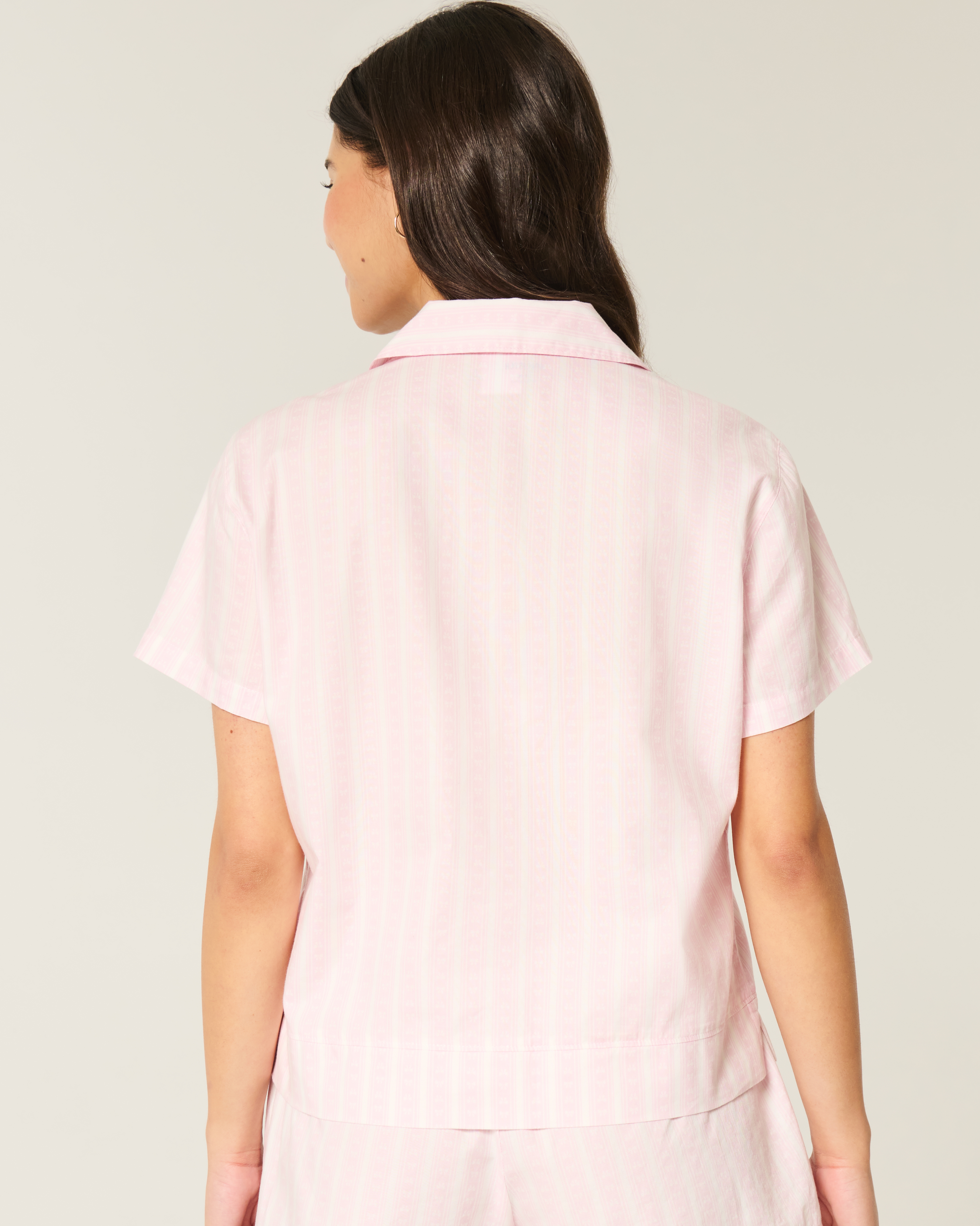Женские рубашки Hollister Class of '26 Short-Sleeve Cotton Shirt — фото 3