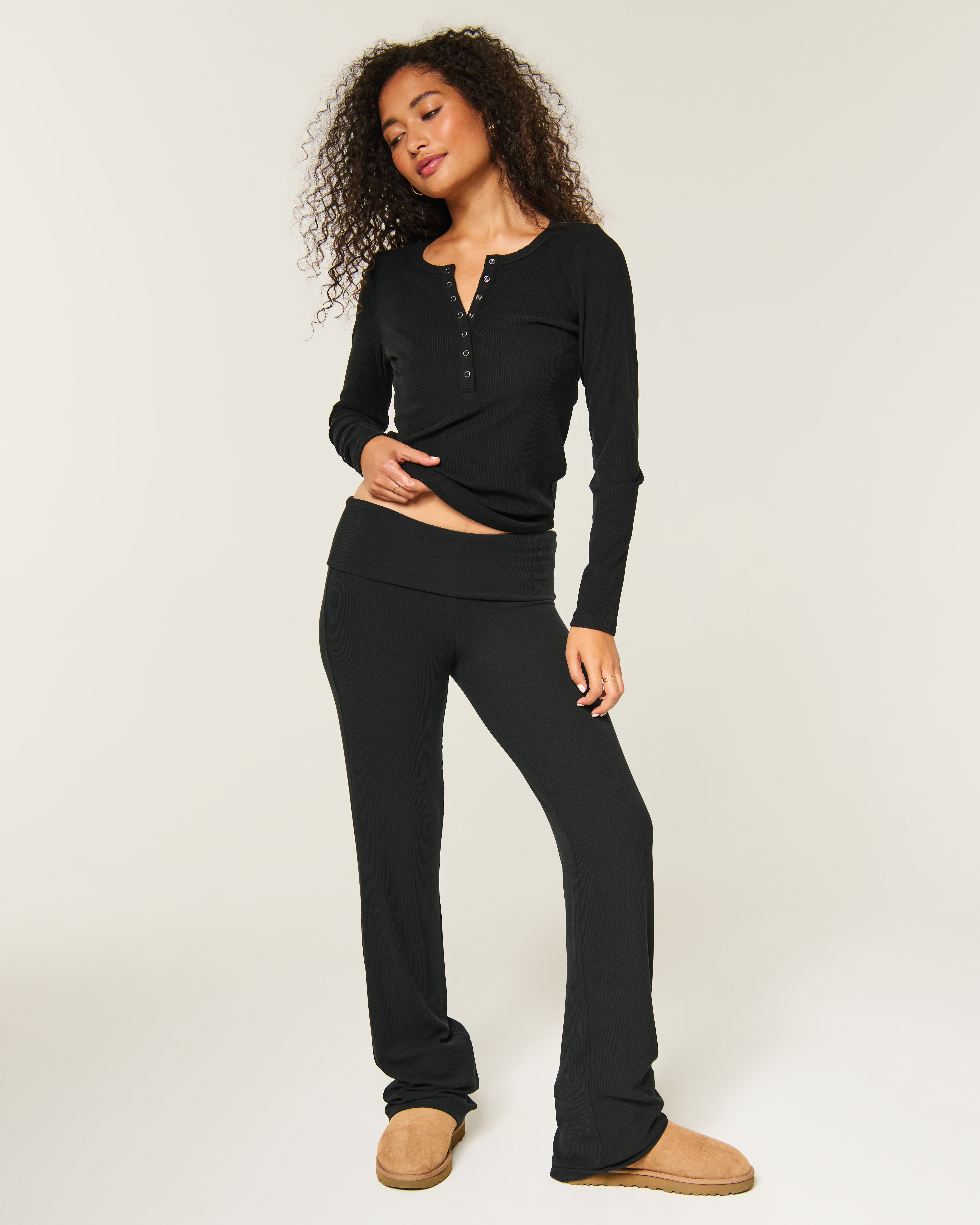 Женские брюки Hollister Rib Foldover Waist Bootcut Pants — фото 2