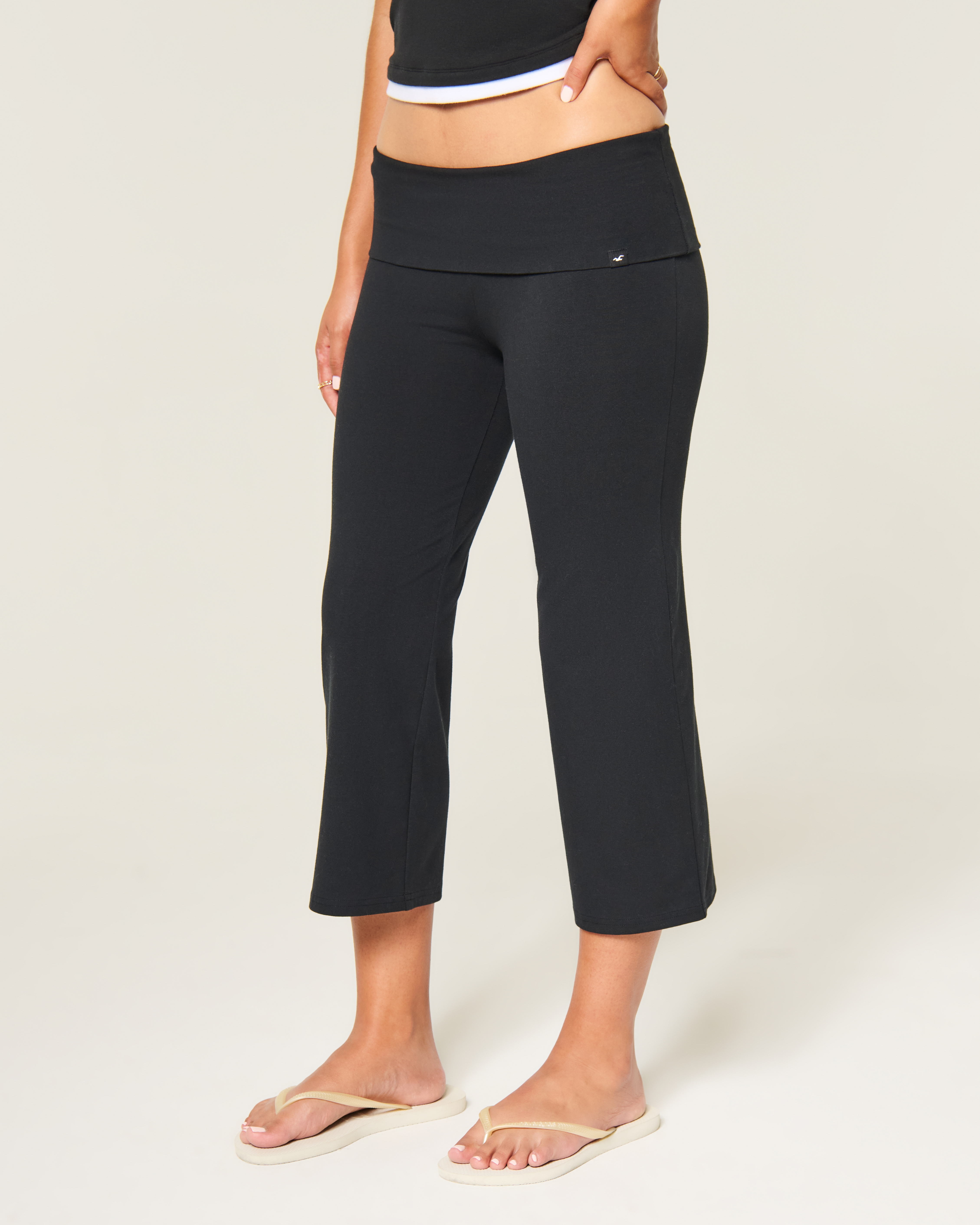 Женские брюки Hollister Knit Foldover Flare Capri Pants — фото 3
