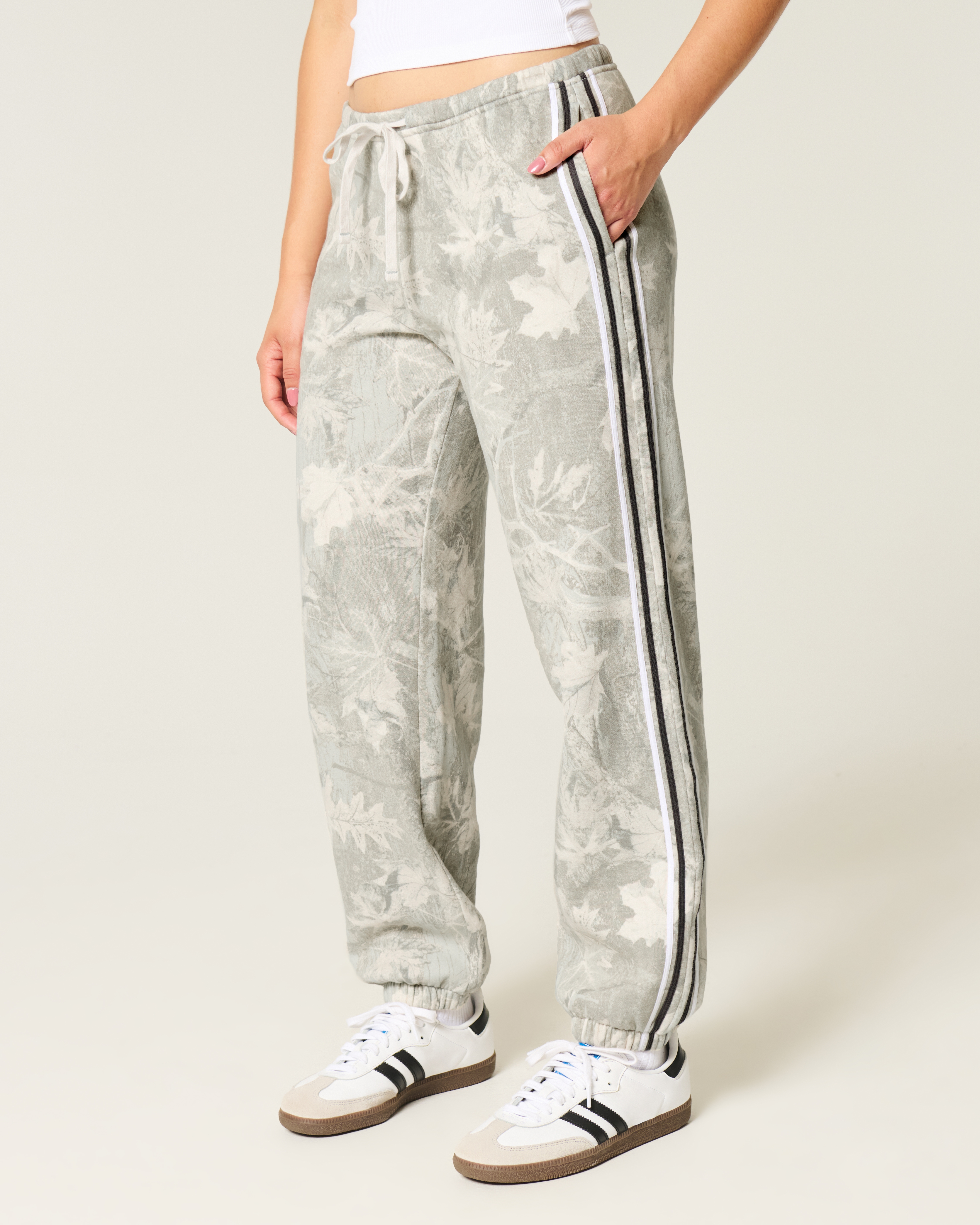 Женские брюки Hollister Camo Baggy Fleece Joggers — фото 3