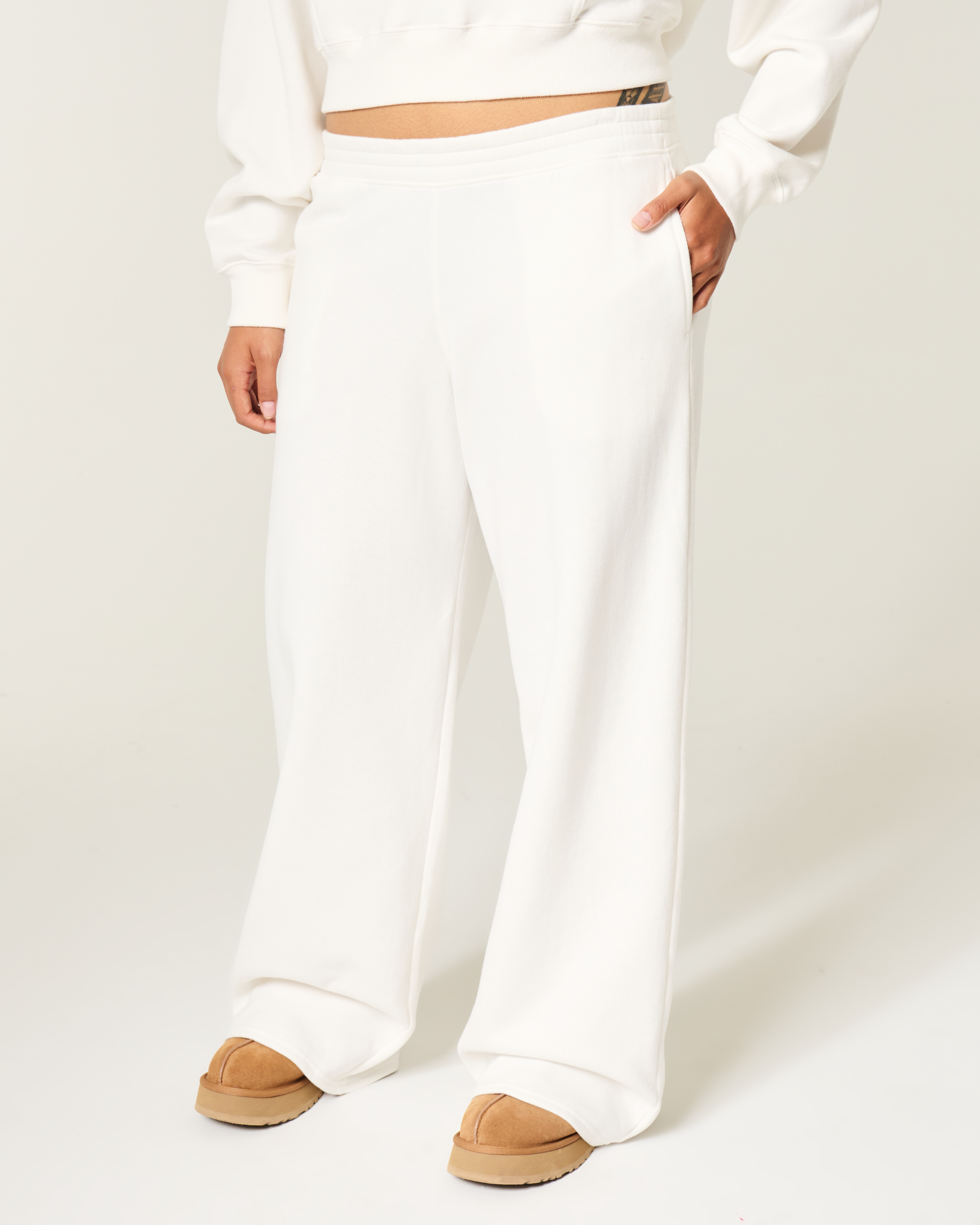 Женские брюки Hollister Feel Good Camo Baggy Sweatpants, цвет: Облачный белый — фото 3