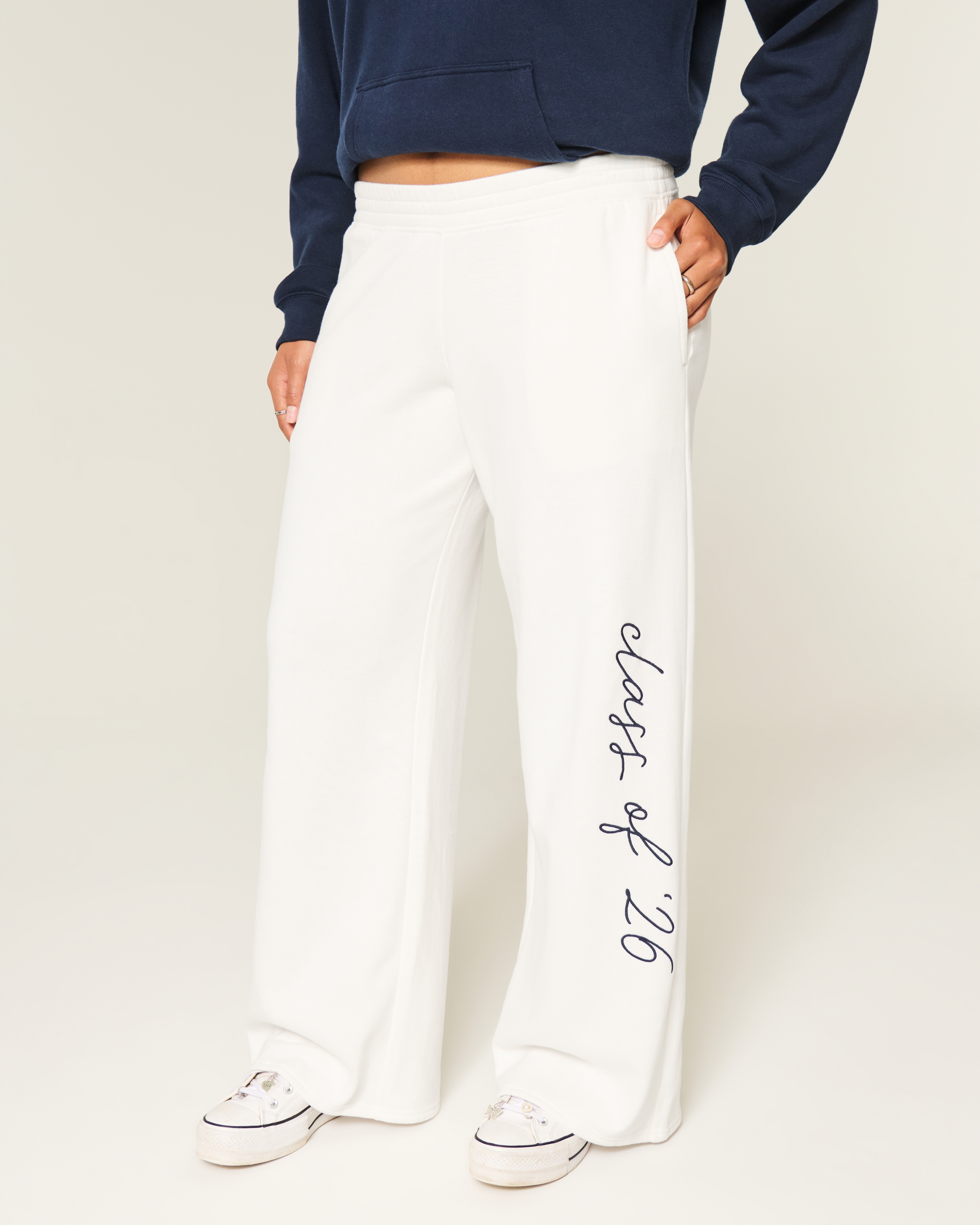 Женские брюки Hollister Senior Graphic Baggy Sweatpants — фото 4