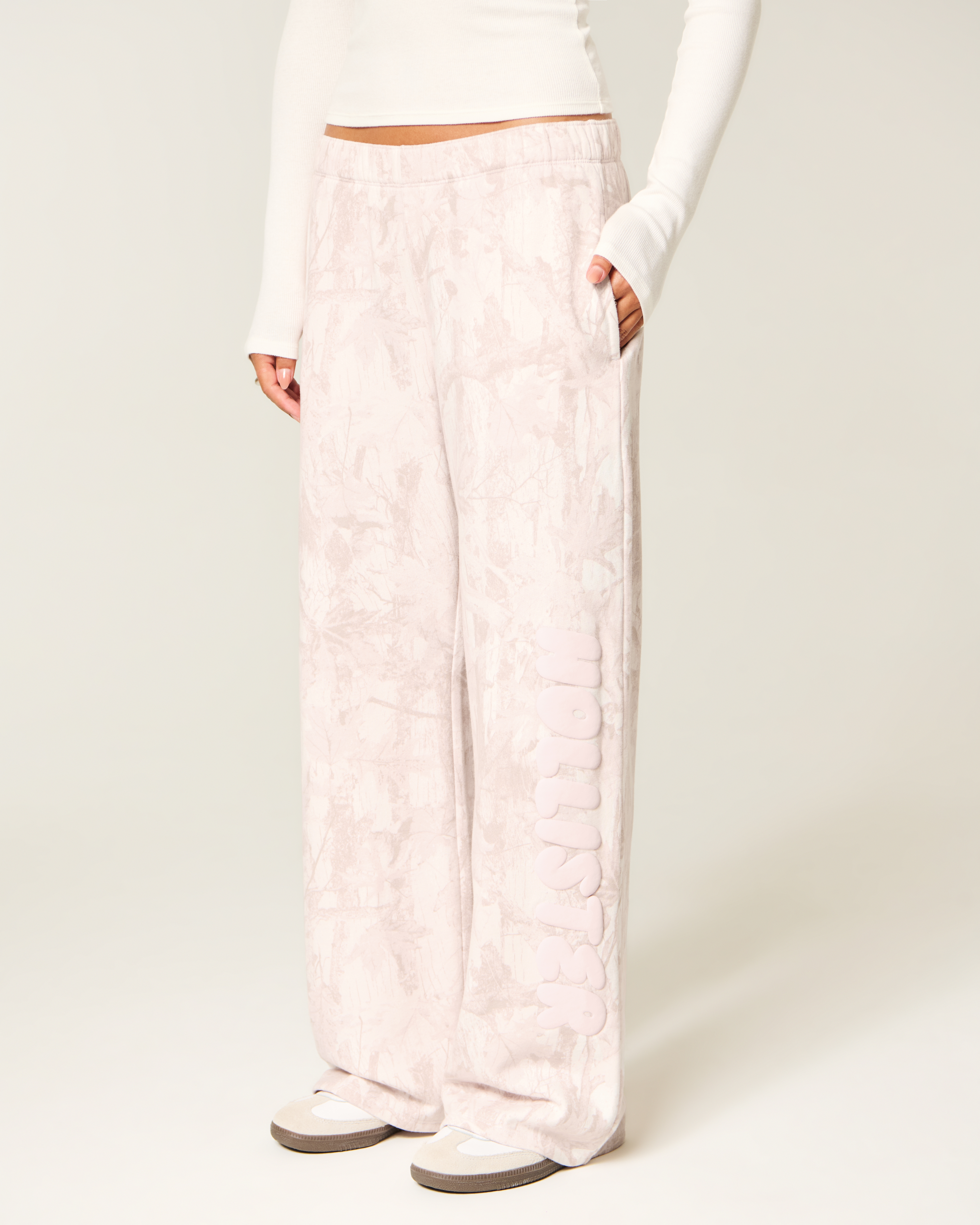 Женские брюки Hollister Logo Graphic Pink Camo Wide-Leg Sweatpants — фото 3
