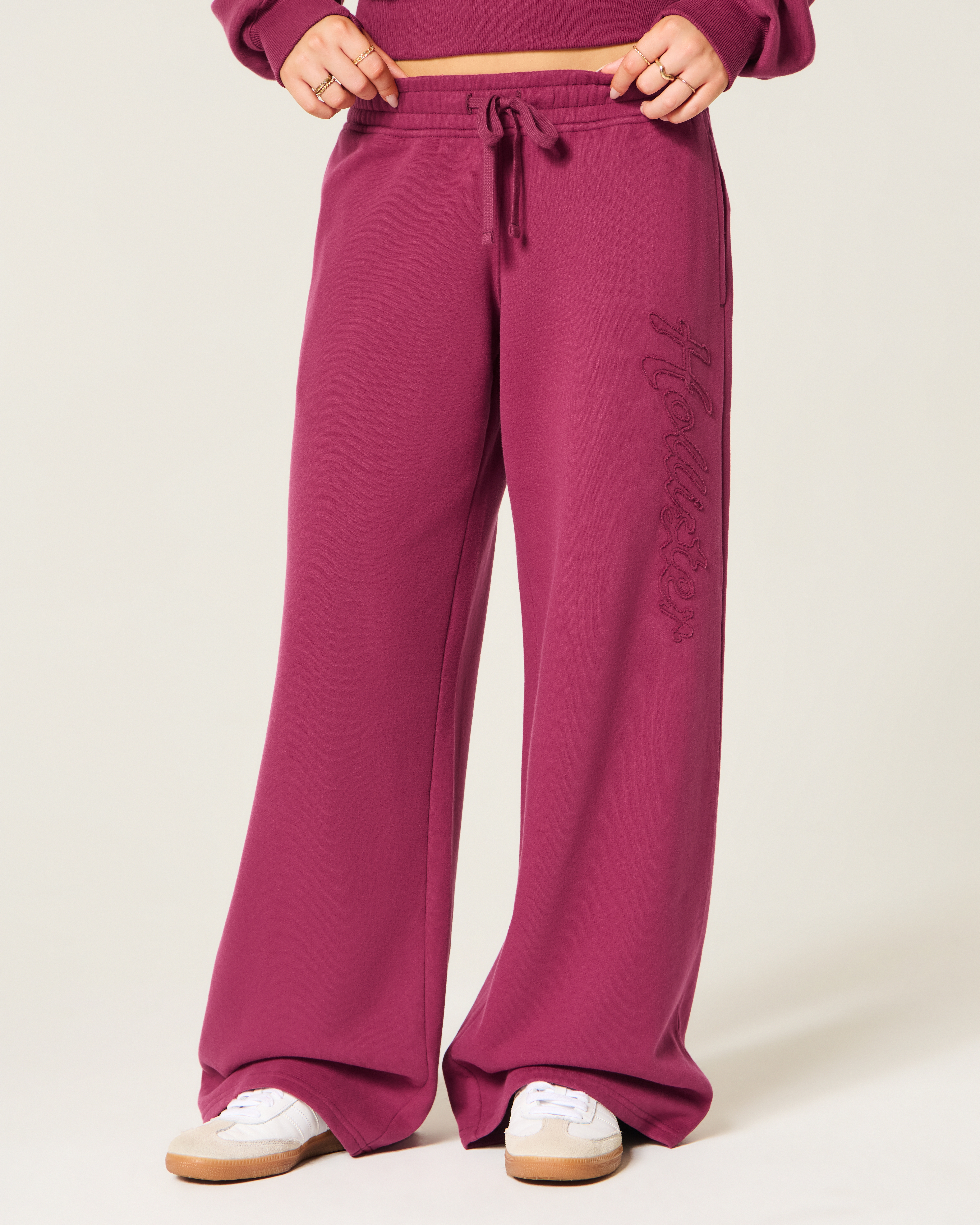 Женские брюки Hollister Low-Rise Logo Graphic Baggy Sweatpants, цвет: Бордовый — фото 3