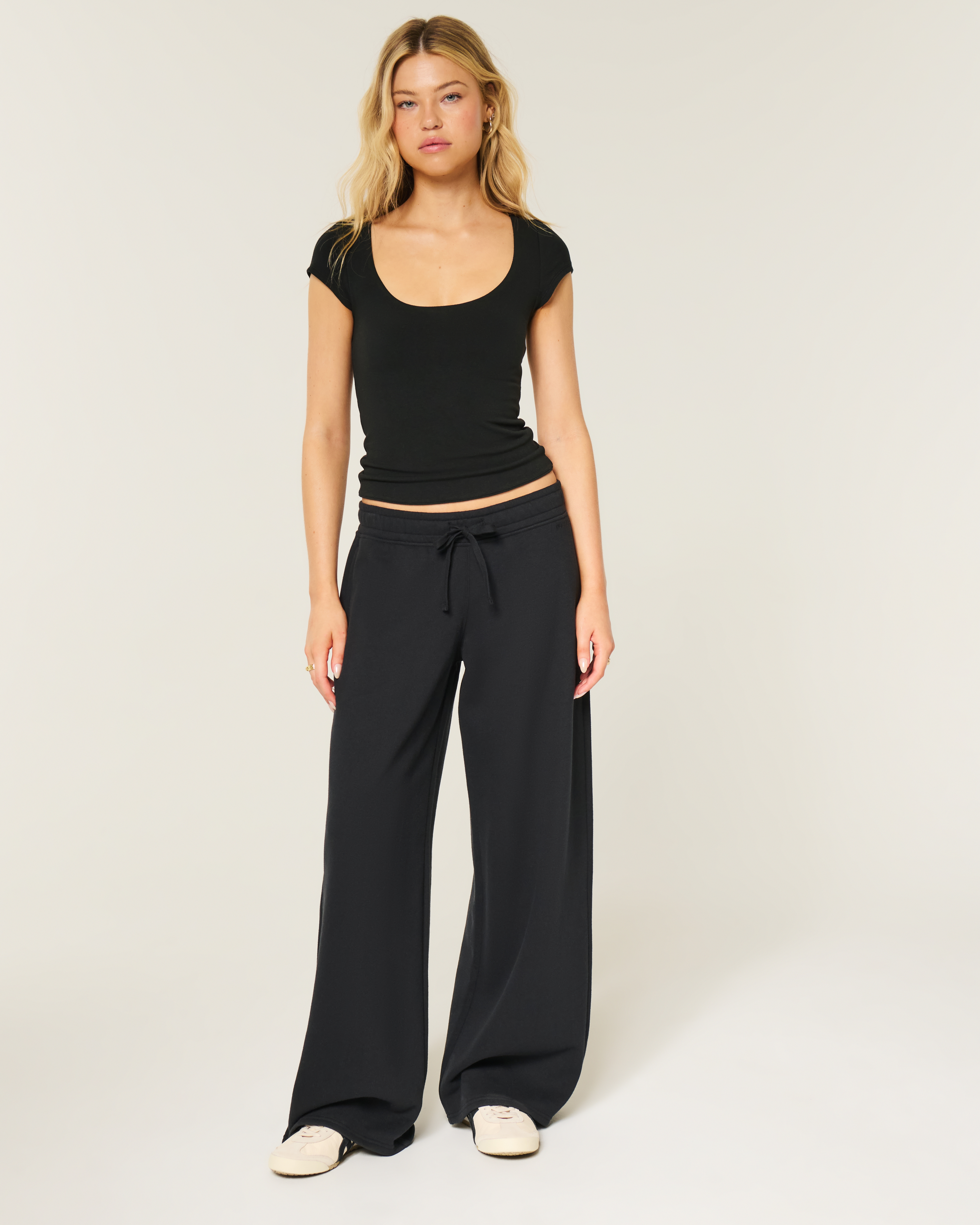 Женские брюки Hollister Feel Good Light Leopard Print Baggy Sweatpants, цвет: Чёрный — фото 3