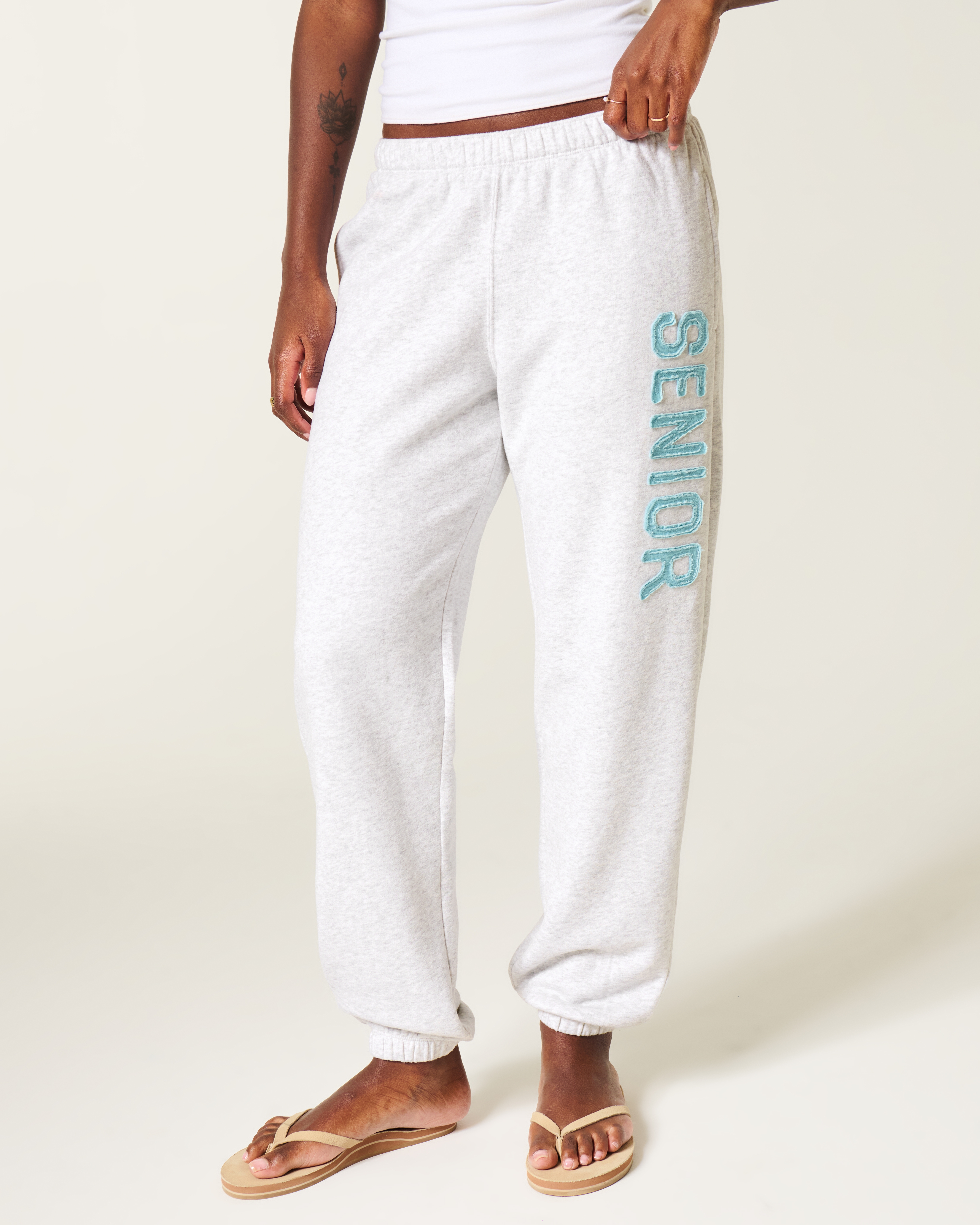 Женские брюки Hollister Fleece Senior Graphic Joggers — фото 3