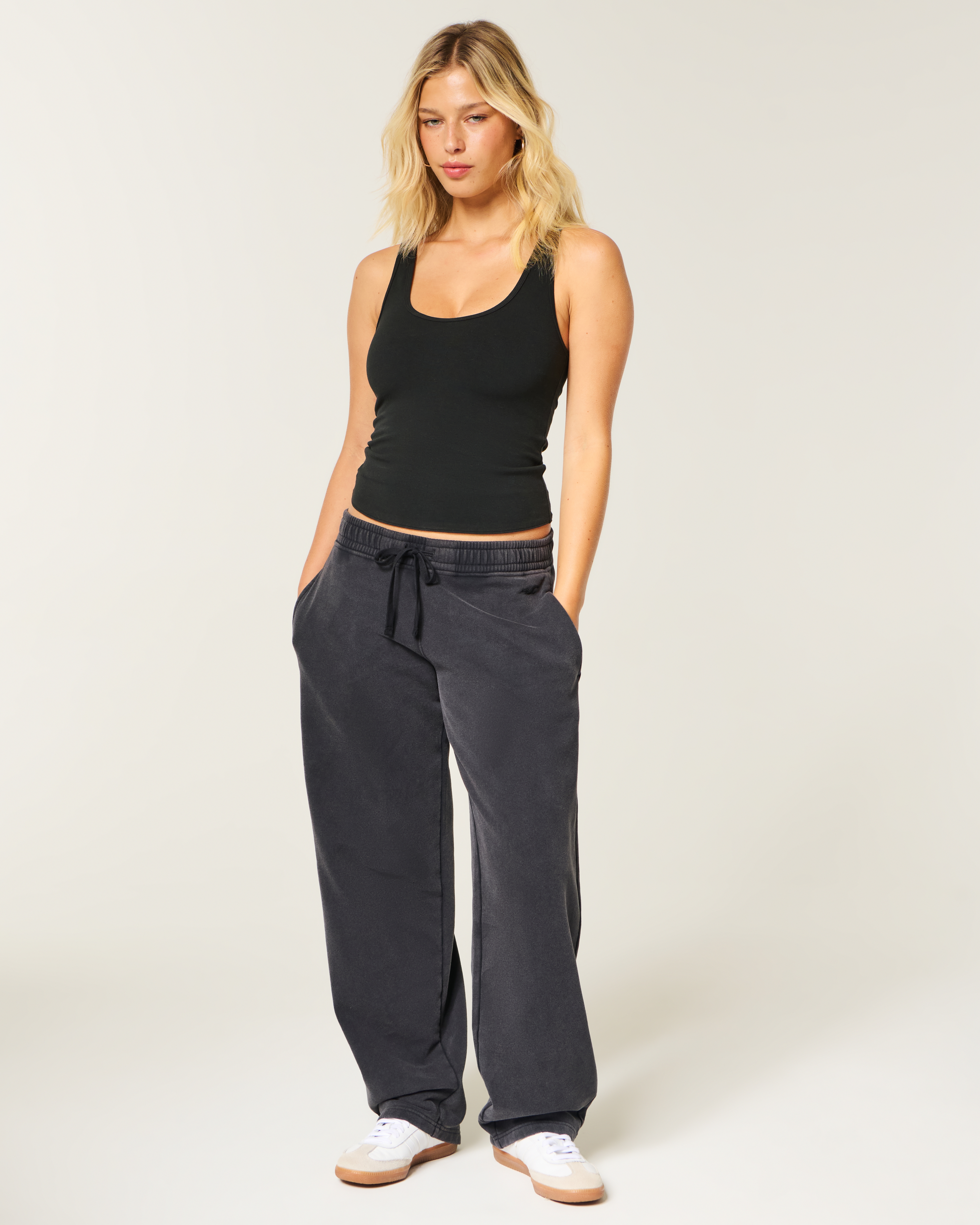 Женские брюки Hollister Feel Good Low-Rise Tapered Baggy Sweatpants — фото 2