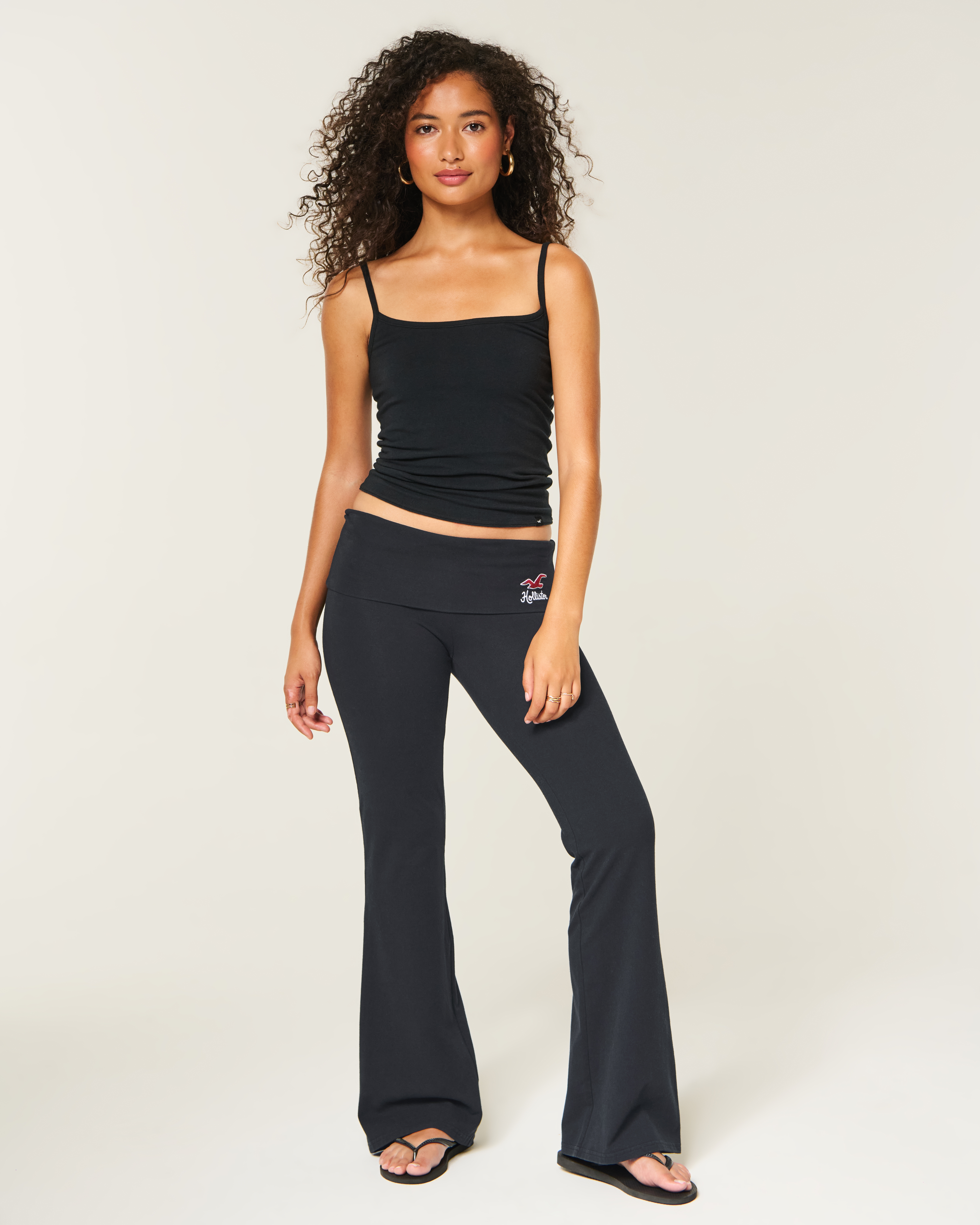 Женские брюки Hollister Knit Foldover Waist Logo Flare, цвет: Чёрный — фото 2