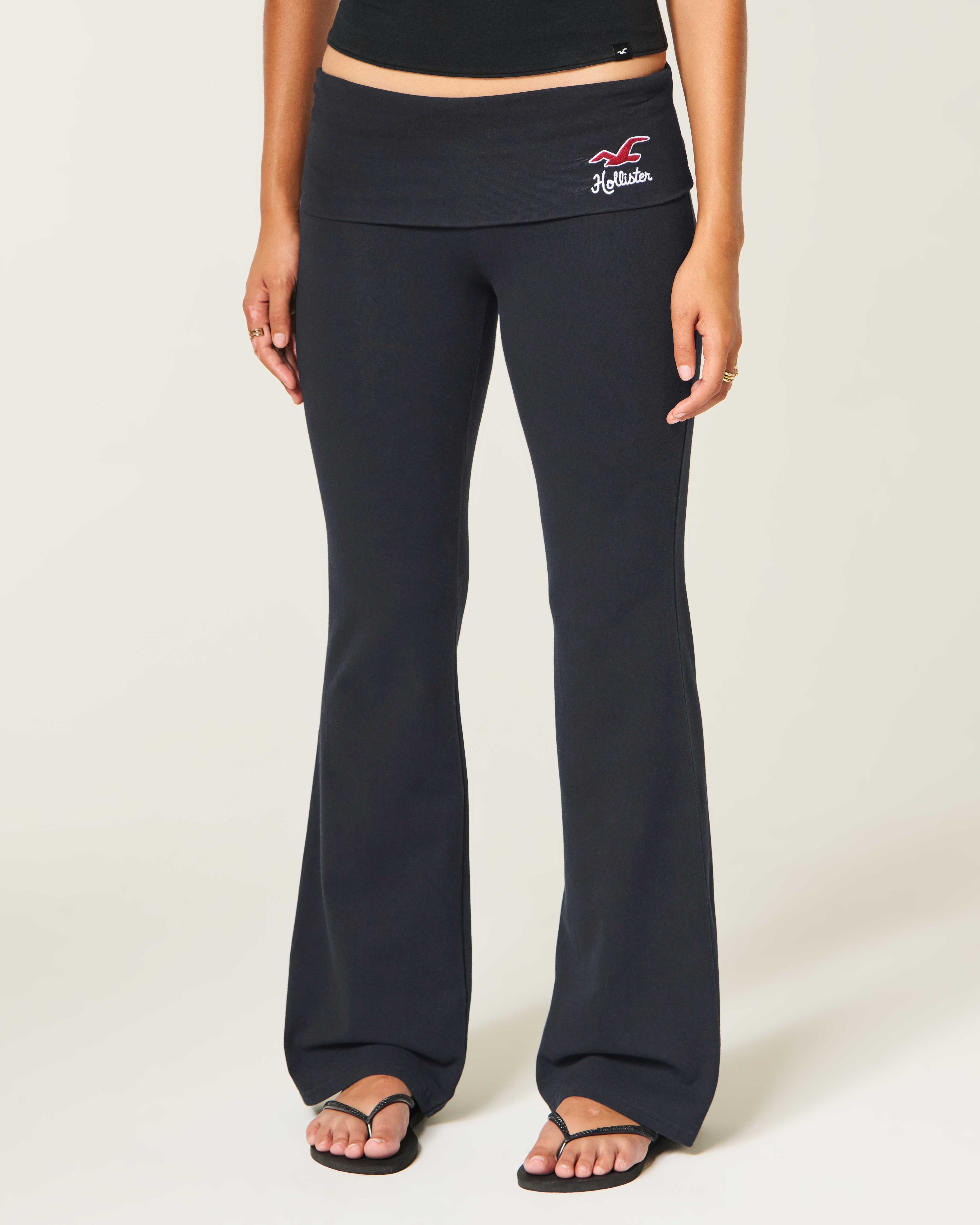 Женские брюки Hollister Knit Foldover Waist Logo Flare, цвет: Чёрный — фото 3