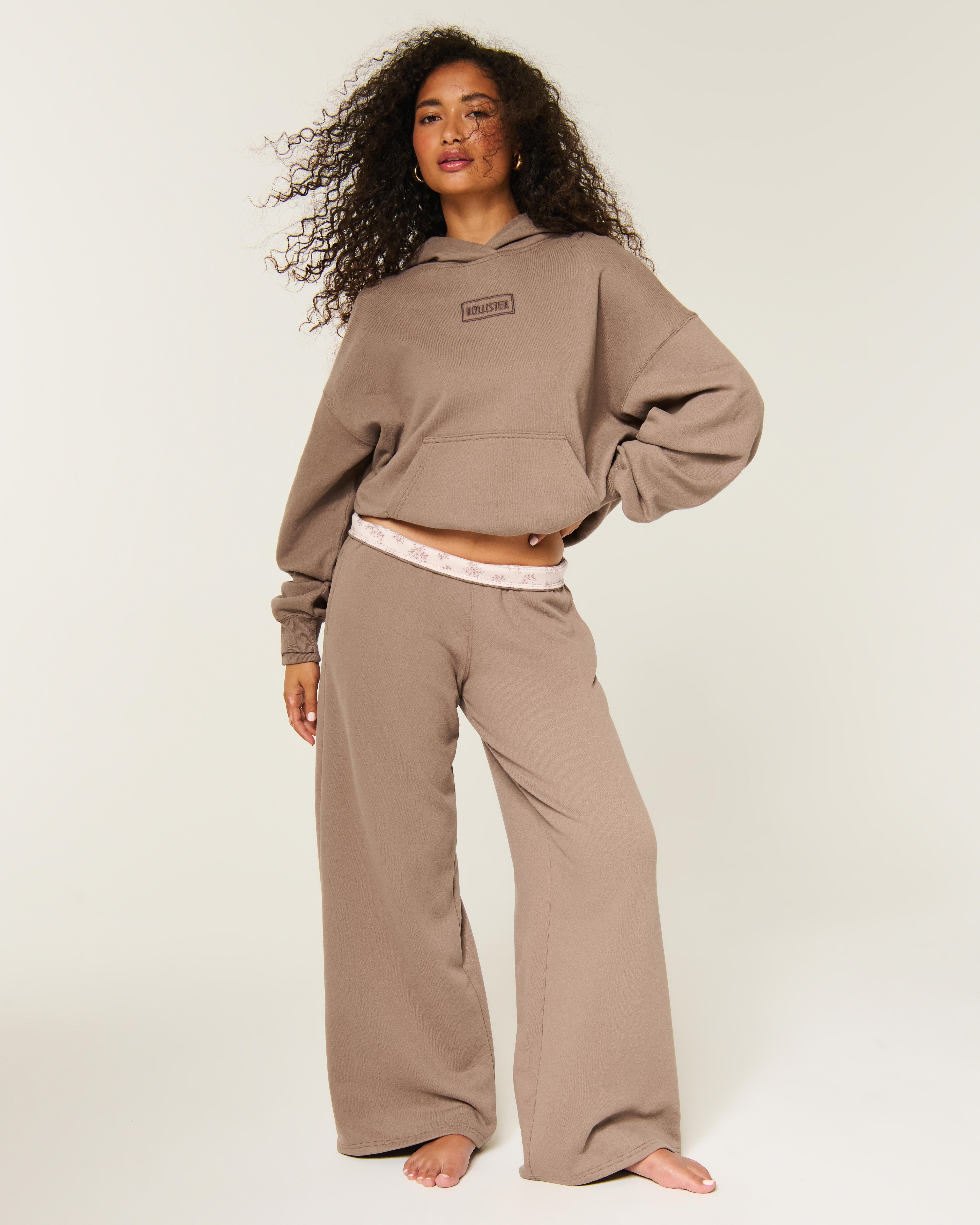 Женские брюки Hollister Feel Good x Target Low-Rise Baggy Sweatpants — фото 3