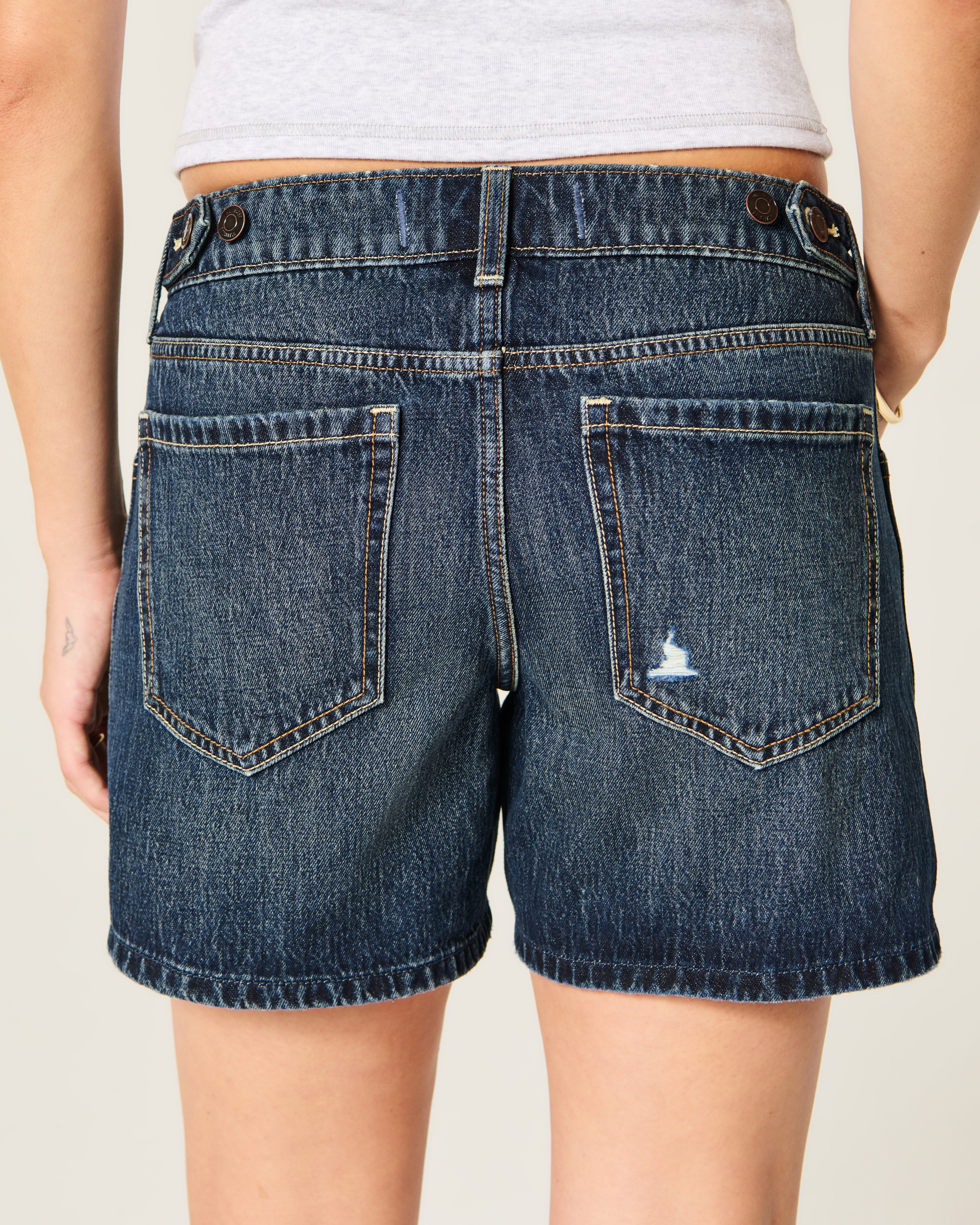 Женские шорты Hollister Ultra Low-Rise Foldover Waist Baggy Jean, цвет: Тёмный — фото 3