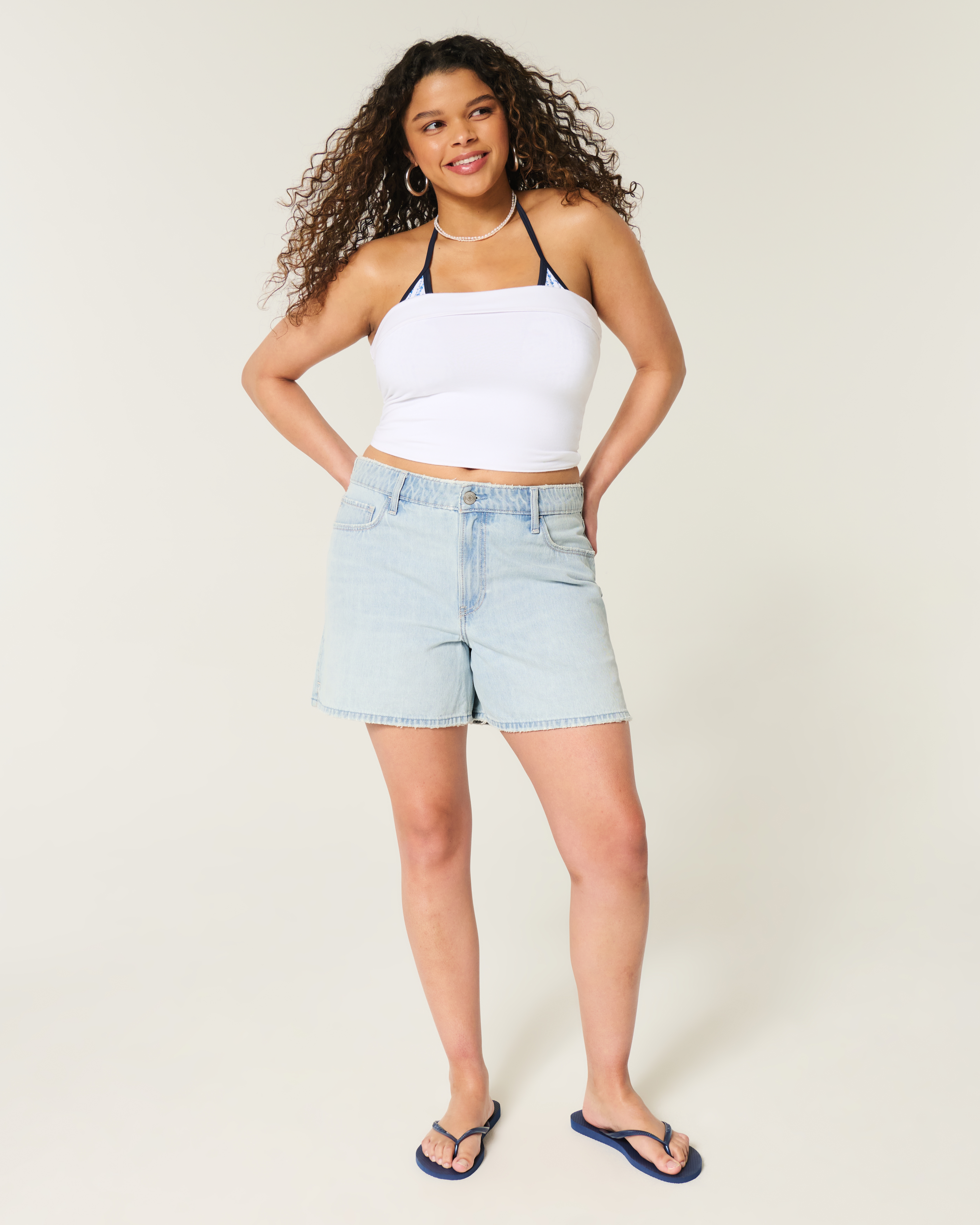 Женские шорты Hollister High-Rise Light Wash Baggy Denim Shorts 5" — фото 3