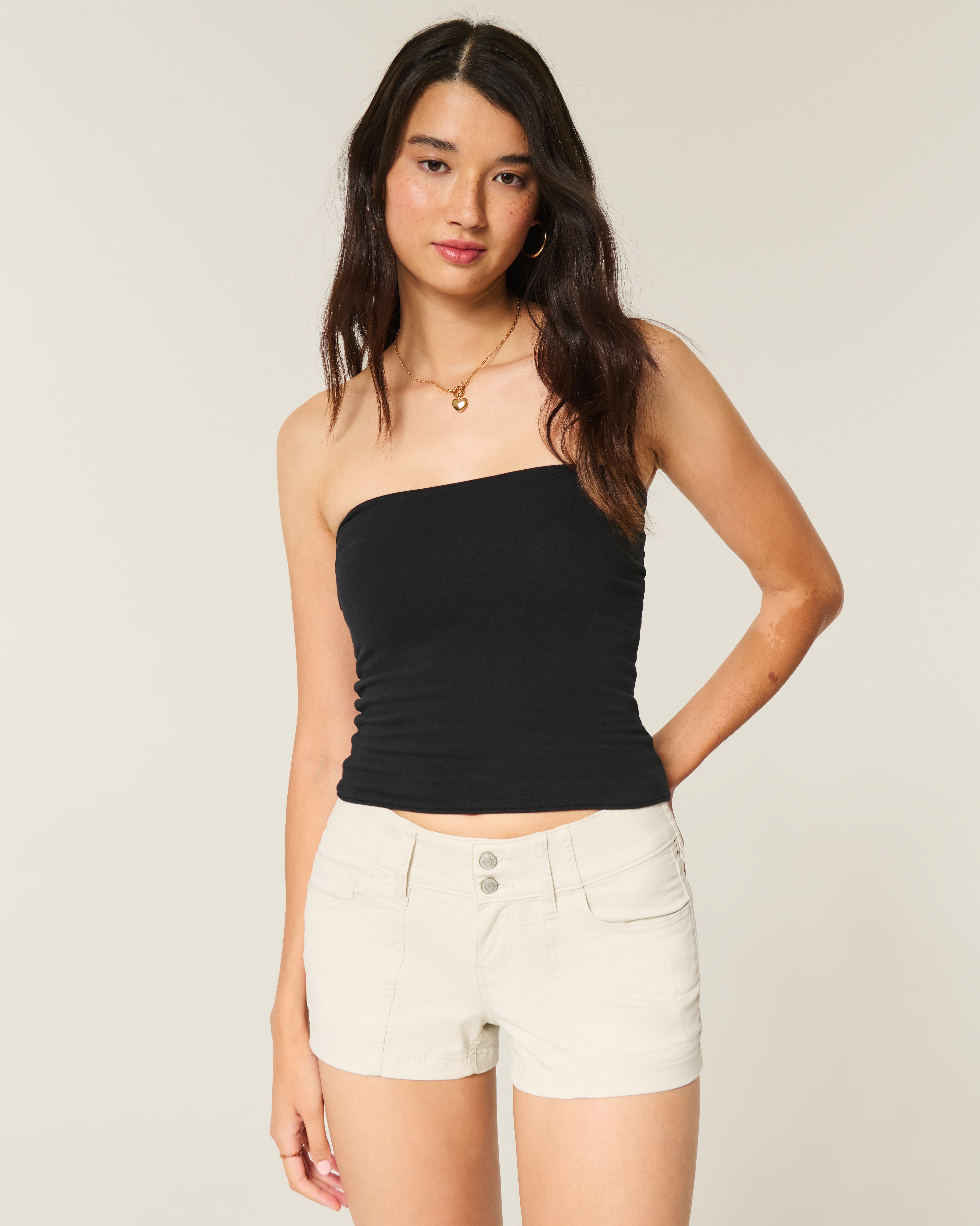 Женские шорты Hollister Low-Rise Floral Back Pocket Poplin Shortie Shorts — фото 2