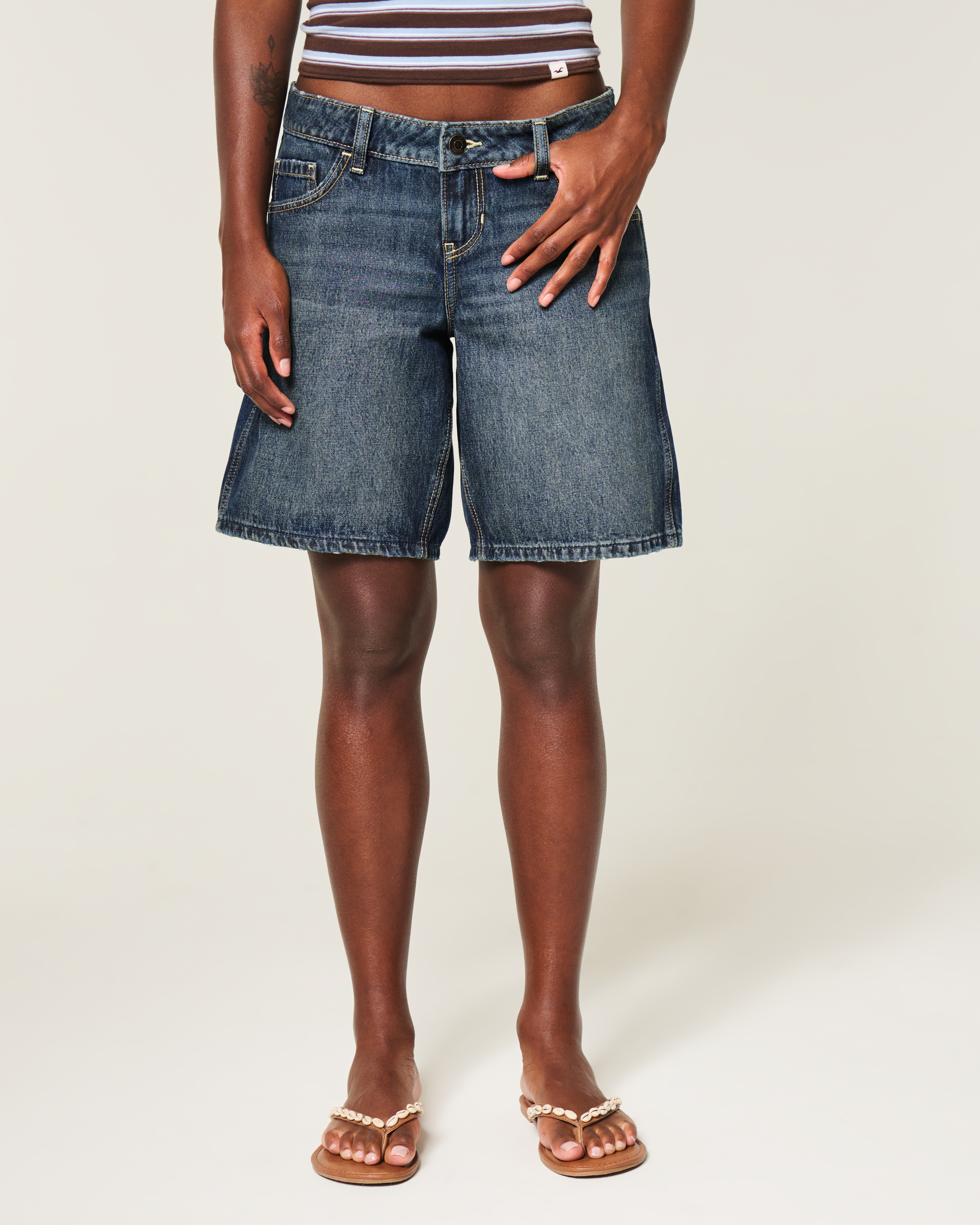 Женские джинсовые шорты Hollister Andi Ultra Low-Rise, цвет: Тёмный — фото 3