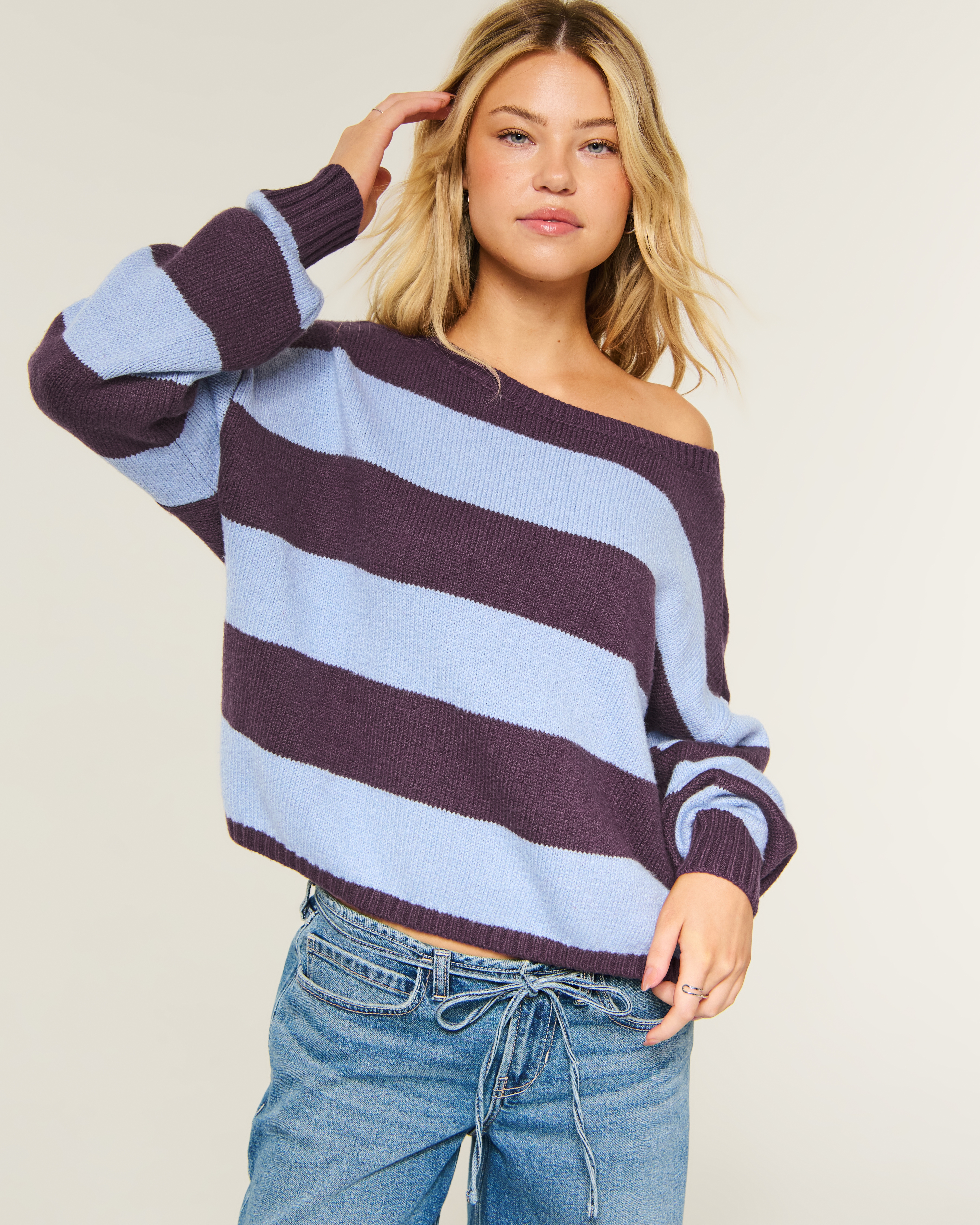 Женские свитеры Hollister Easy Slouchy Off-the-Shoulder Sweater — фото 2