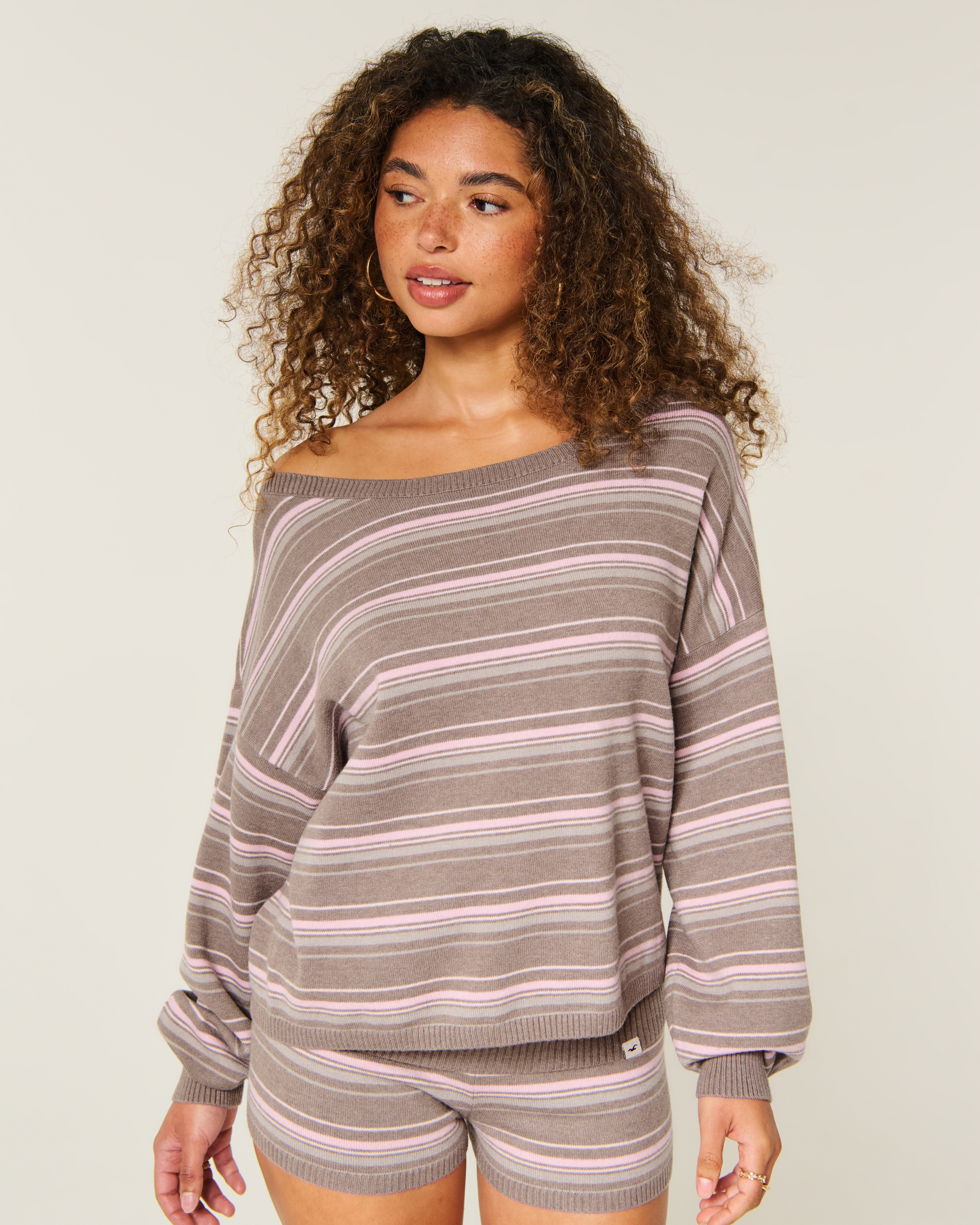 Женский свитер Hollister Easy Off-the-Shoulder Striped, цвет: Коричневый полосатый — фото 2