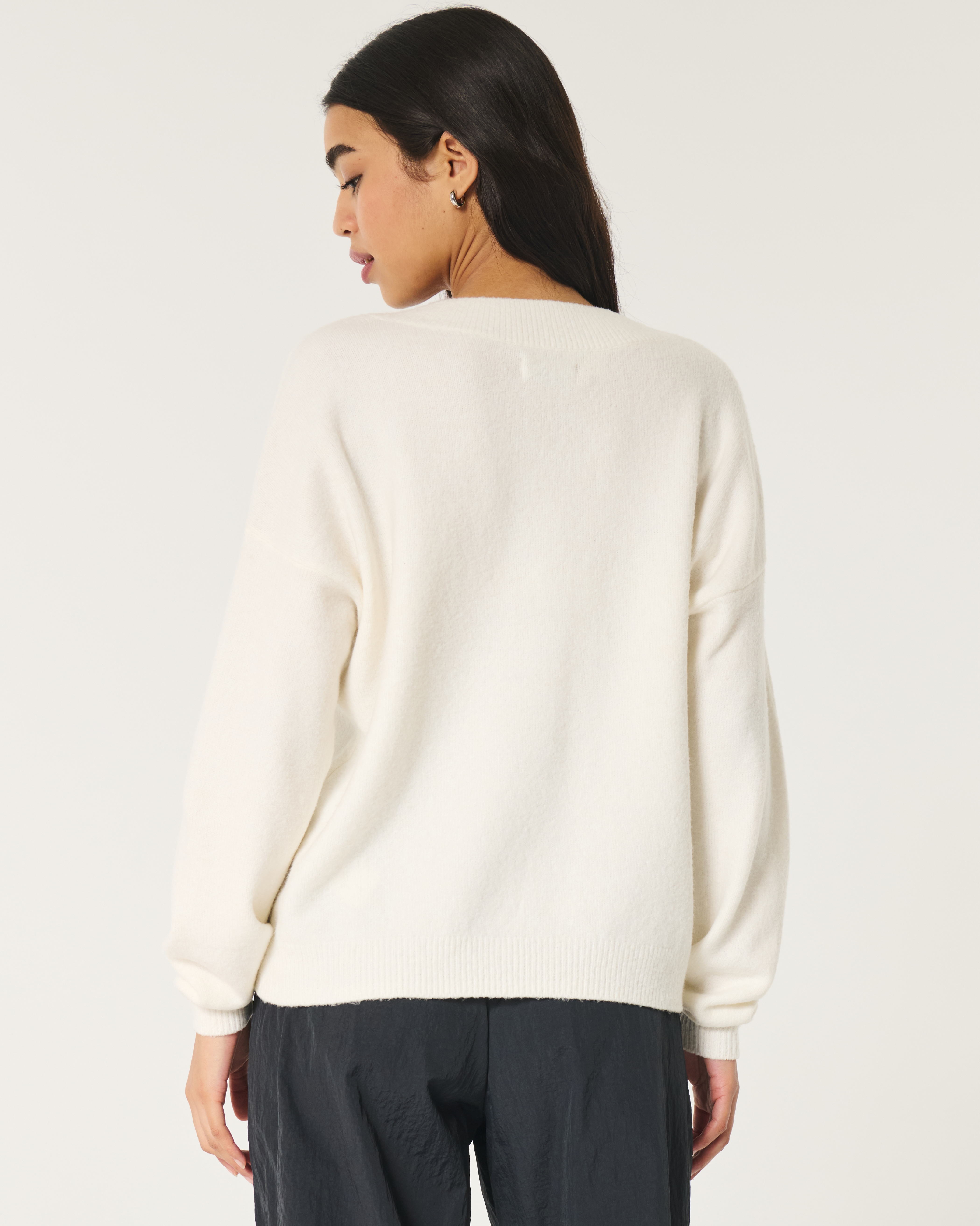 Женские свитеры Hollister Comfy Cloud Oversized V-Neck Sweater — фото 3