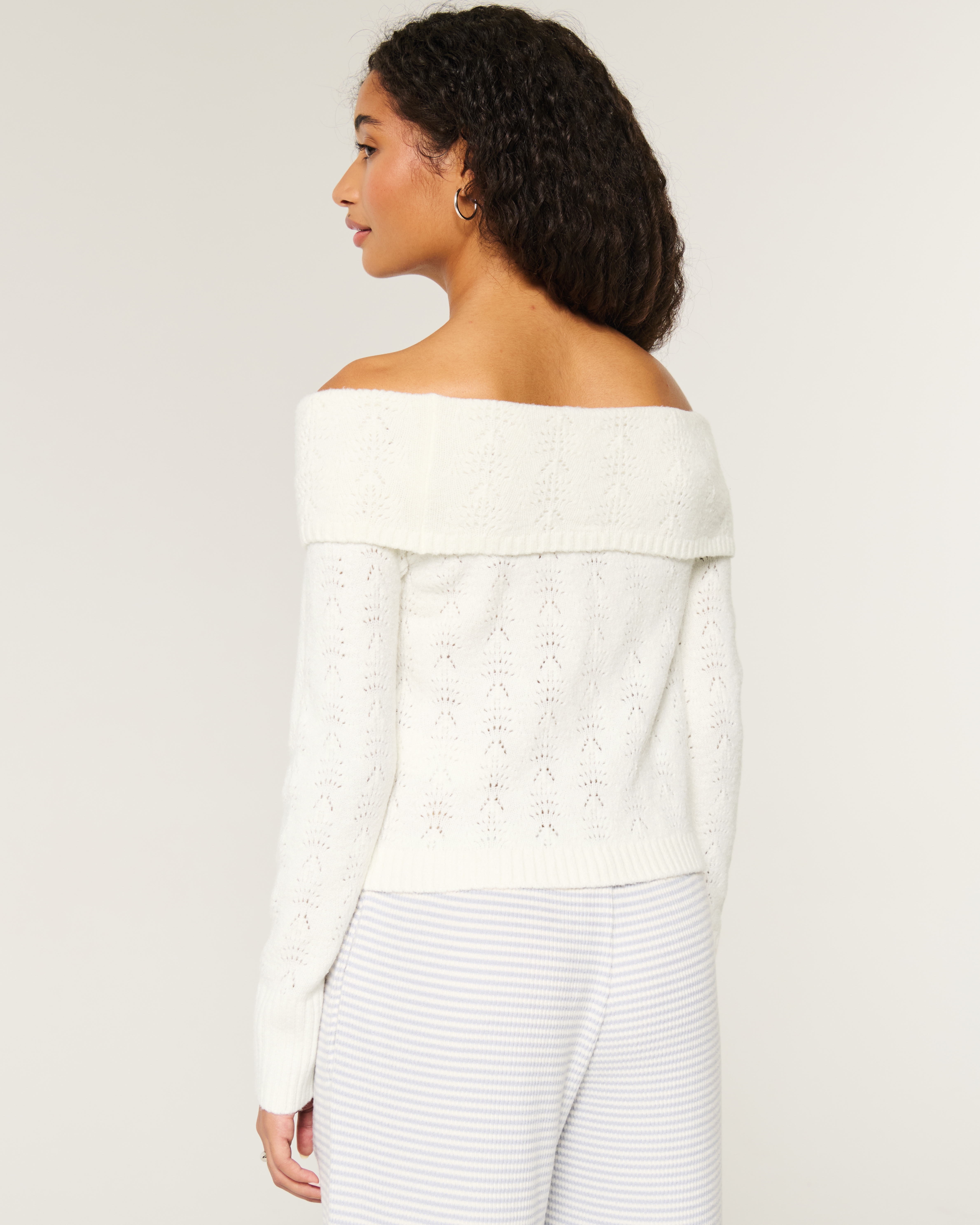 Женские свитеры Hollister Comfy Cloud Stitchy Off-the-Shoulder Sweater — фото 3