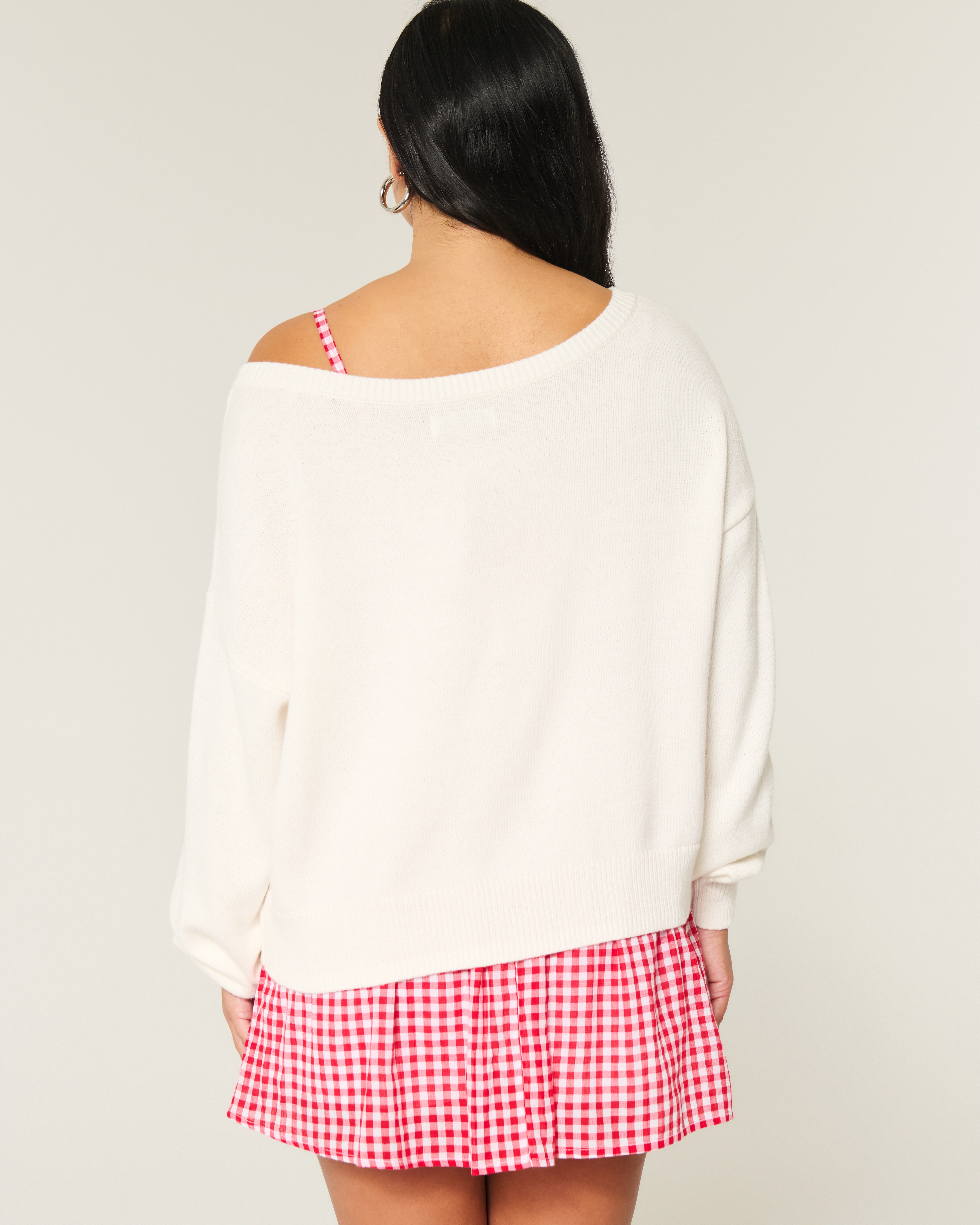 Женские свитеры Hollister Slouchy Off-the-Shoulder Flag Heart Graphic Sweater — фото 3