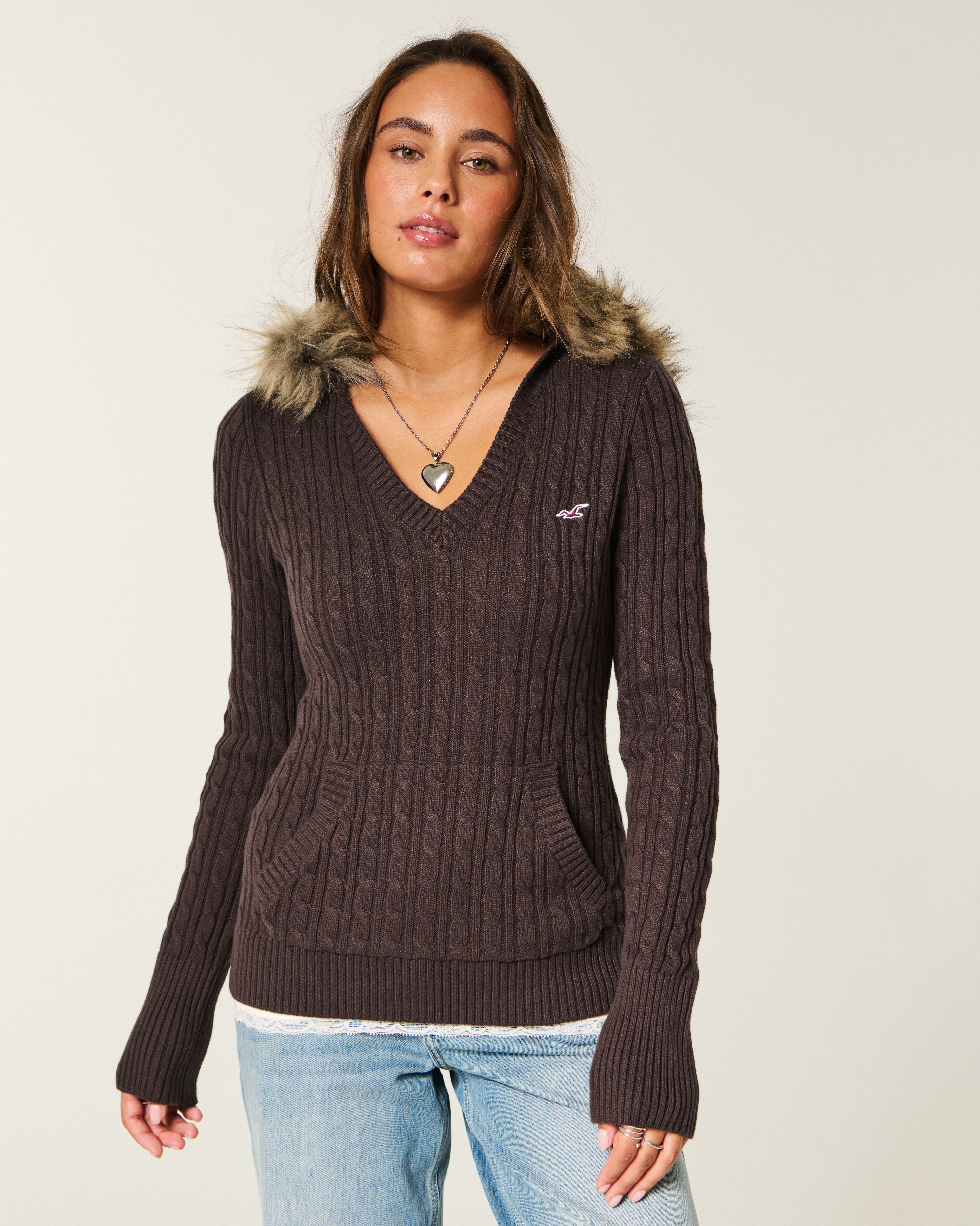 Женские свитеры Hollister Faux Fur Trim Hooded Cable-Knit Sweater — фото 3