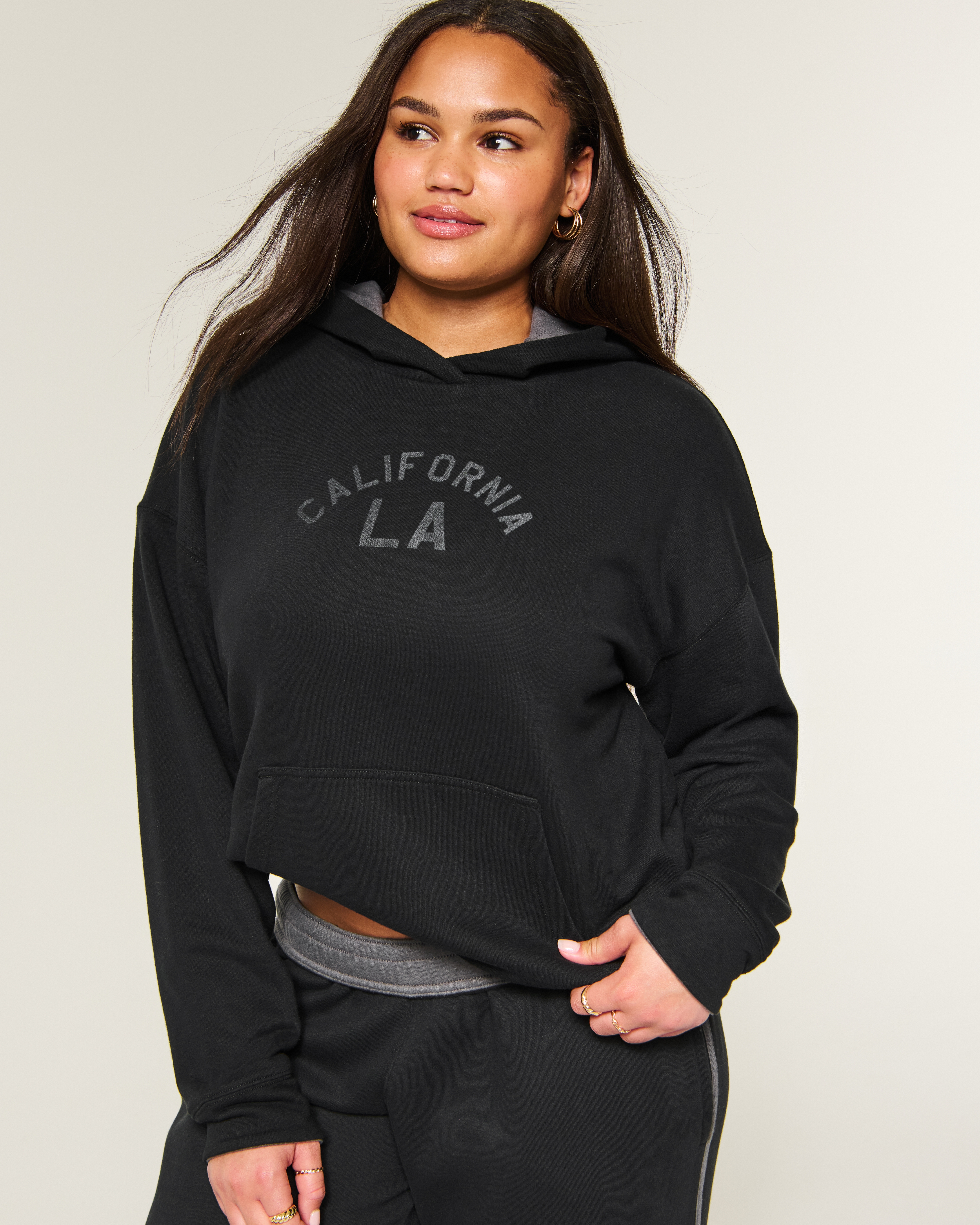 Женское худи Hollister Feel Good Oversized Reversible Graphic, цвет: Чёрный — фото 3