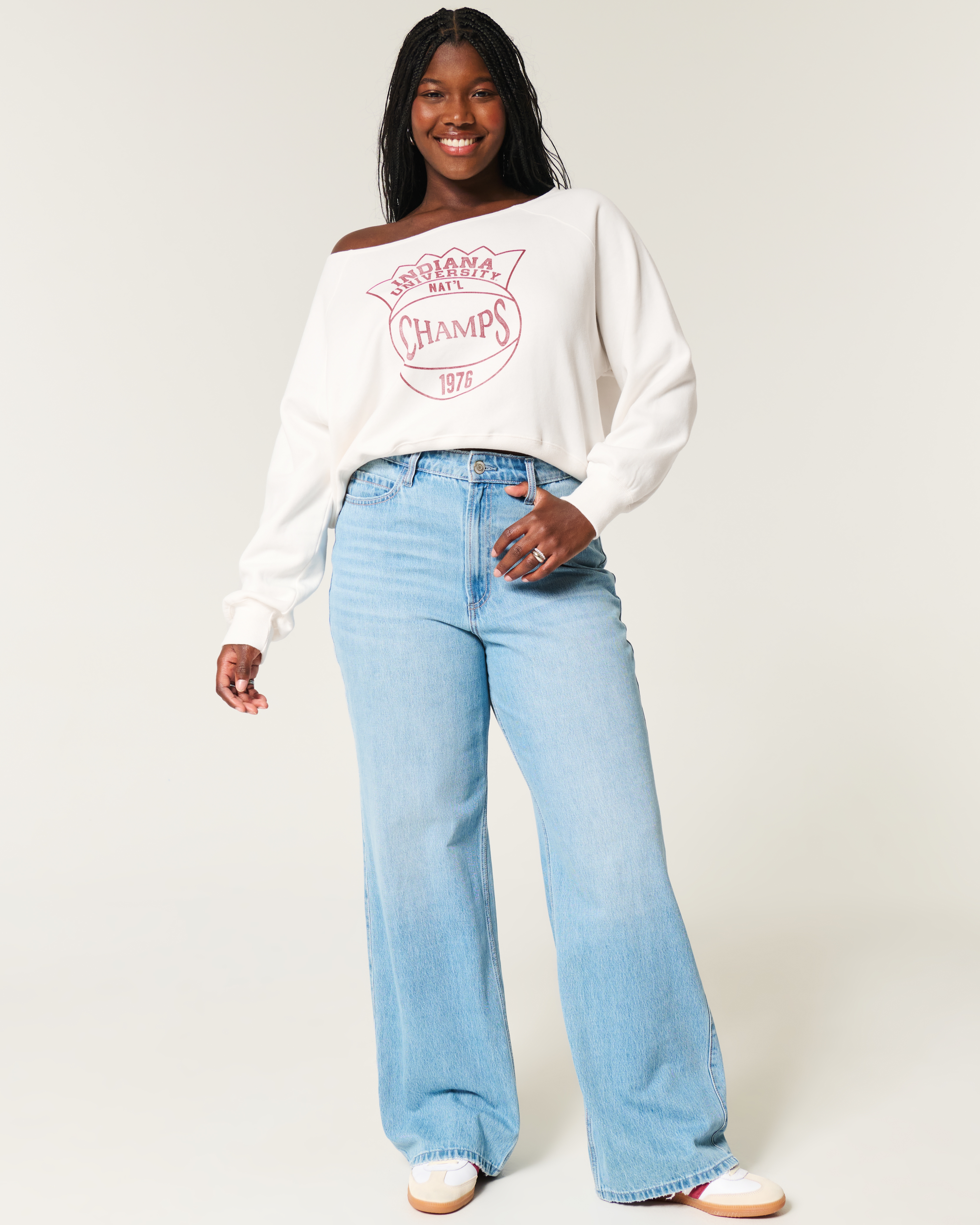 Женские худи Hollister Easy Off-the-Shoulder Iowa Hawkeyes Graphic Sweatshirt — фото 3