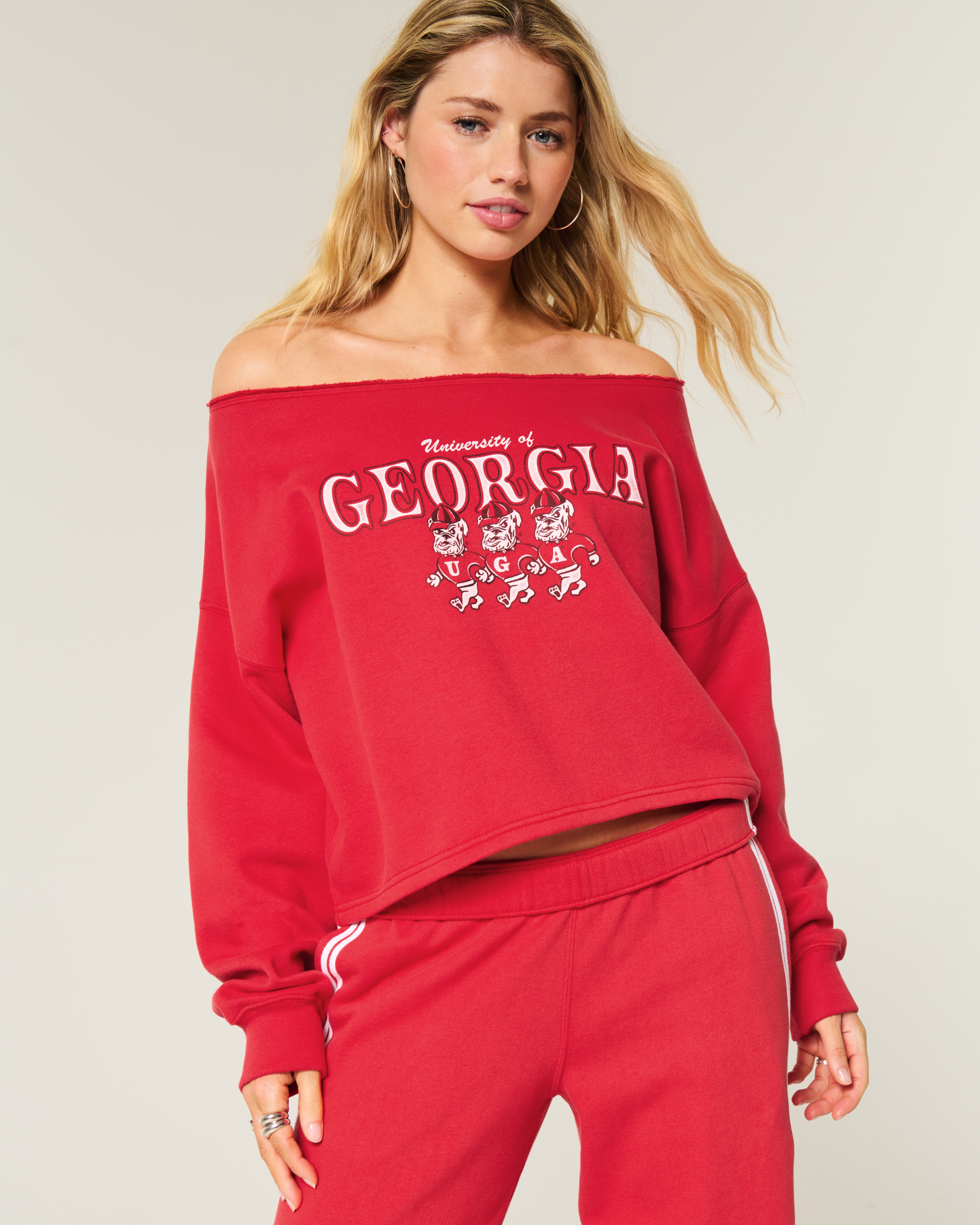 Женские худи Hollister Easy Double Off-the-Shoulder University of Georgia Graphic Sweatshirt — фото 2