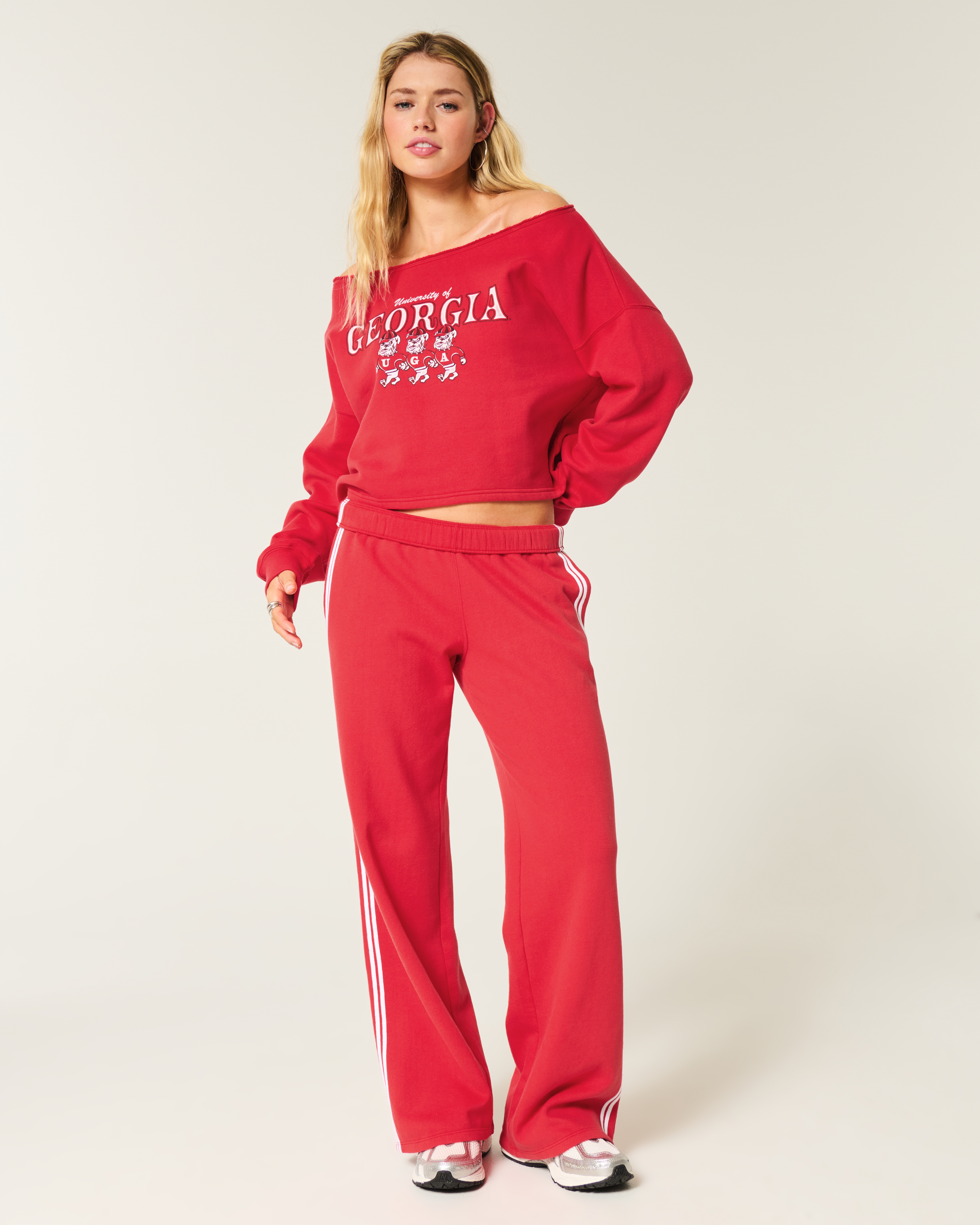 Женские худи Hollister Easy Double Off-the-Shoulder University of Georgia Graphic Sweatshirt — фото 3