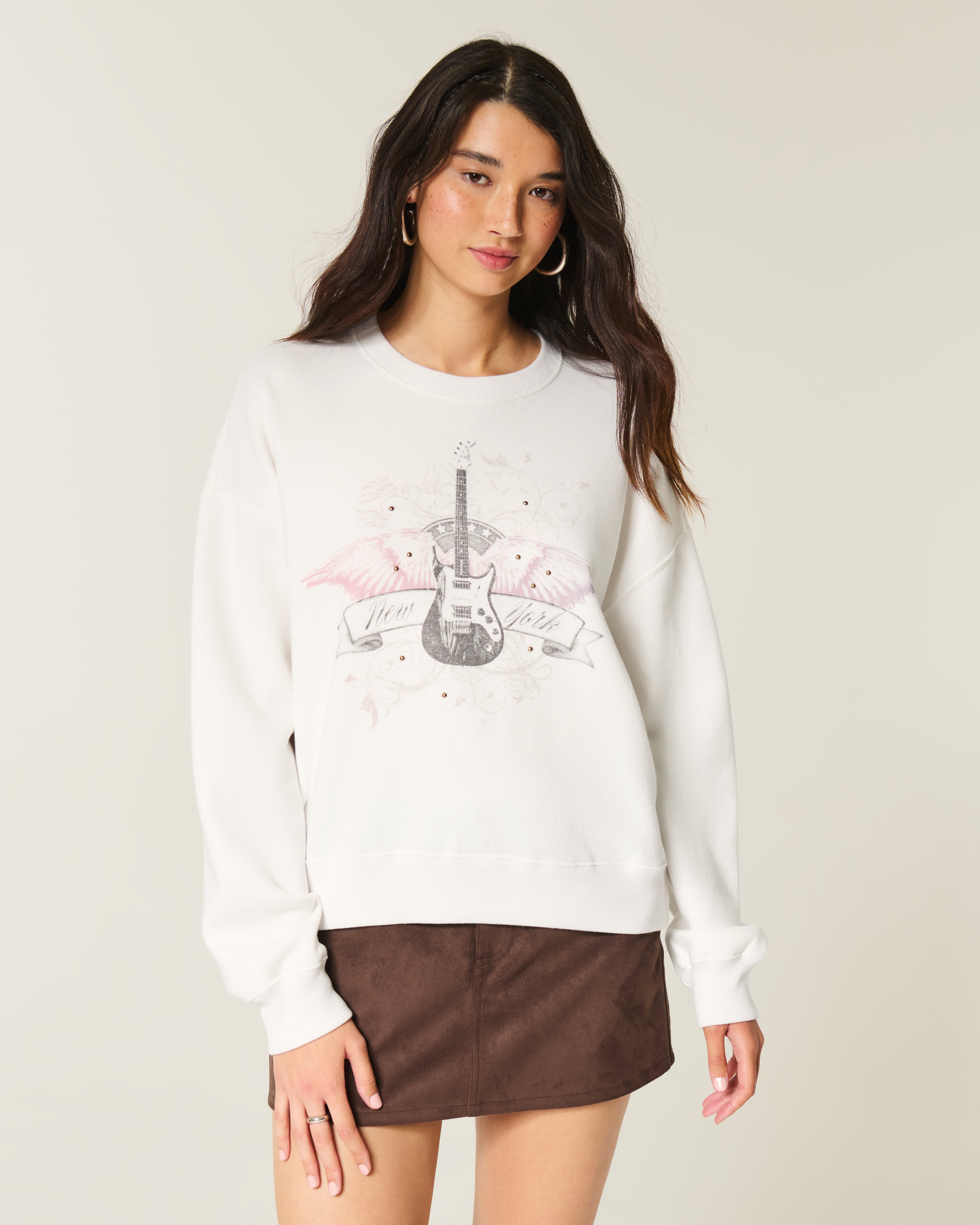 Женские худи Hollister Easy New York Guitar Studded Graphic Crew Sweatshirt — фото 2