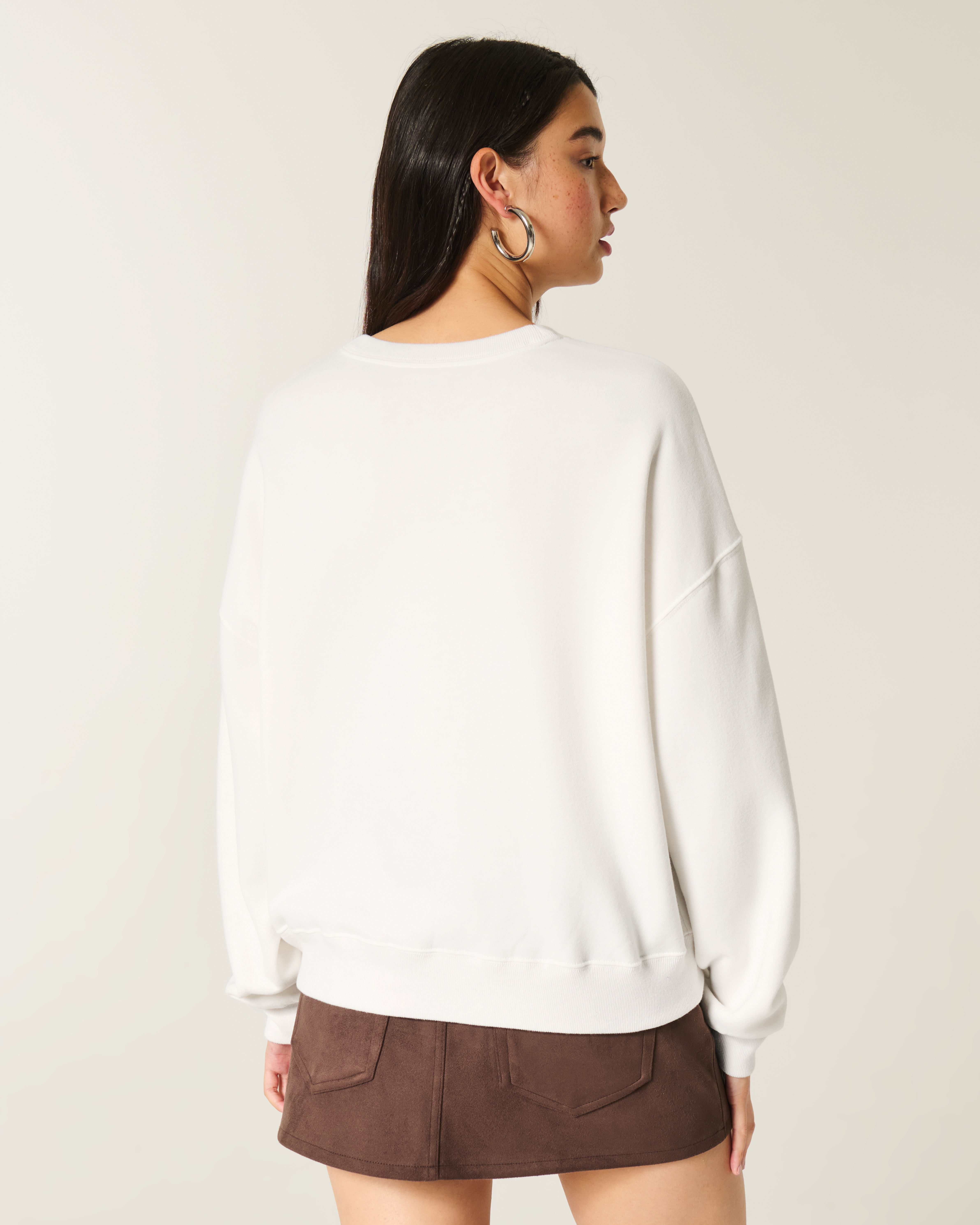 Женские худи Hollister Easy New York Guitar Studded Graphic Crew Sweatshirt — фото 3