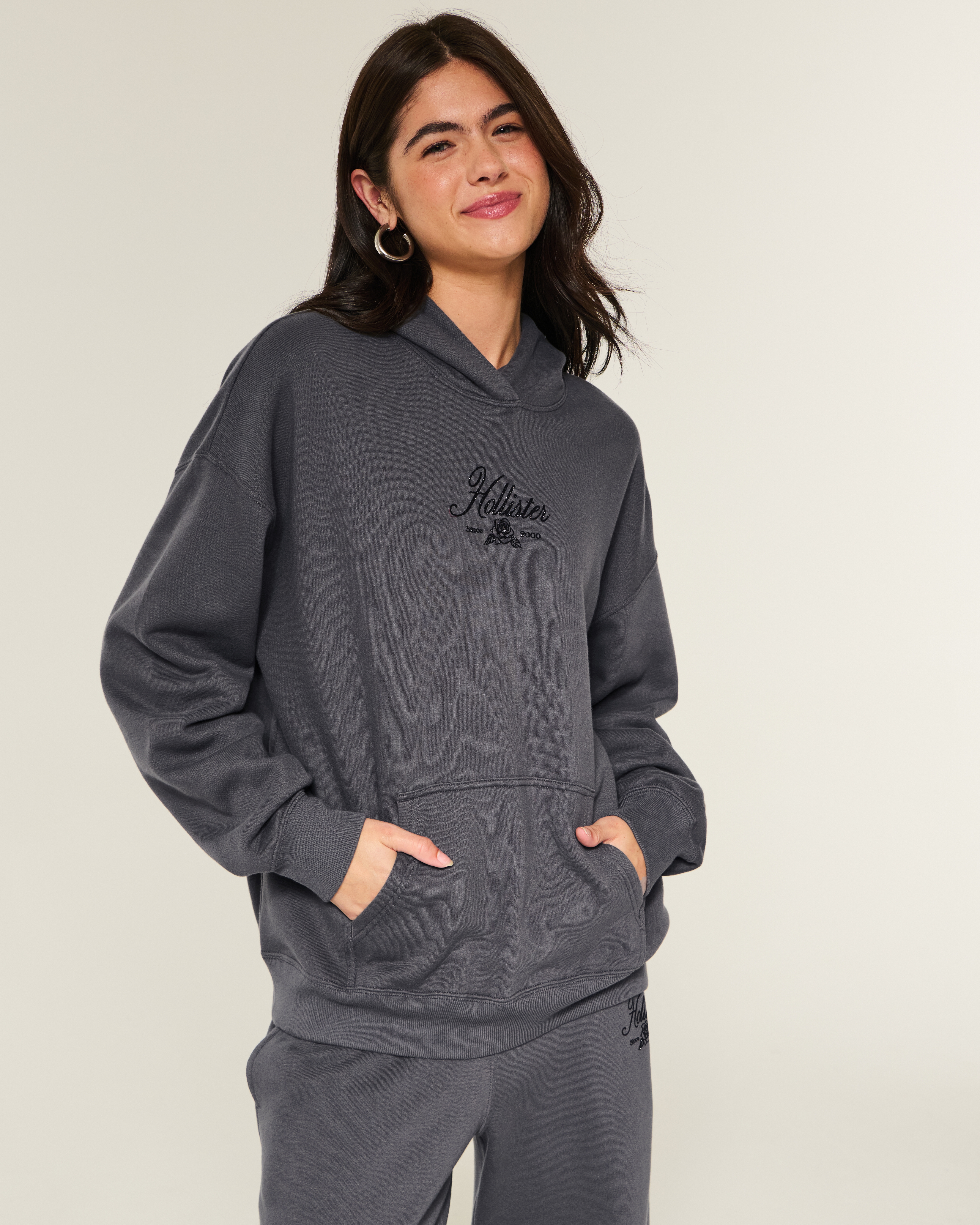 Женские худи Hollister Feel Good Oversized Sparkle Logo Graphic — фото 2