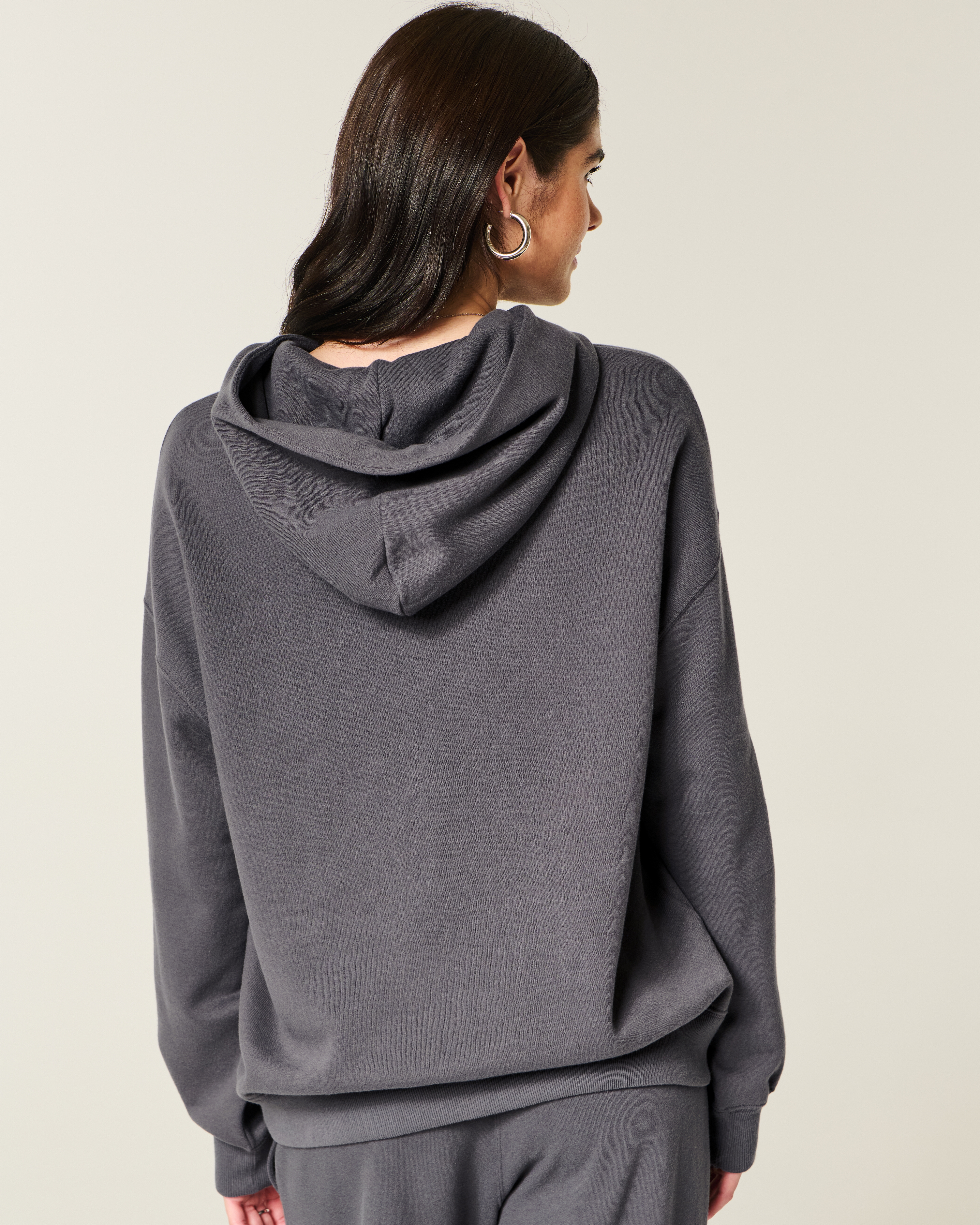 Женские худи Hollister Feel Good Oversized Sparkle Logo Graphic — фото 3